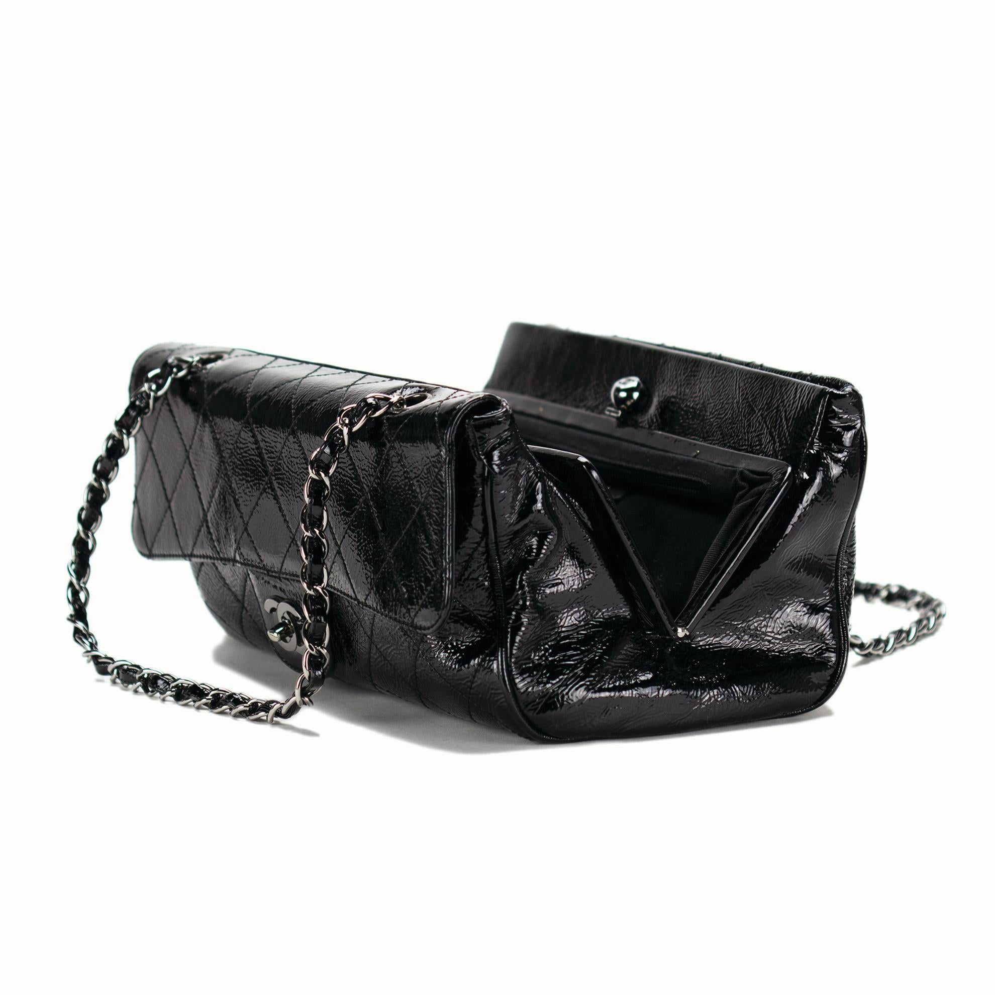 Chanel 2006 Small Patent Flap Bag Kiss lock Multi Compartment Shoulder Tote Bag en vente 4