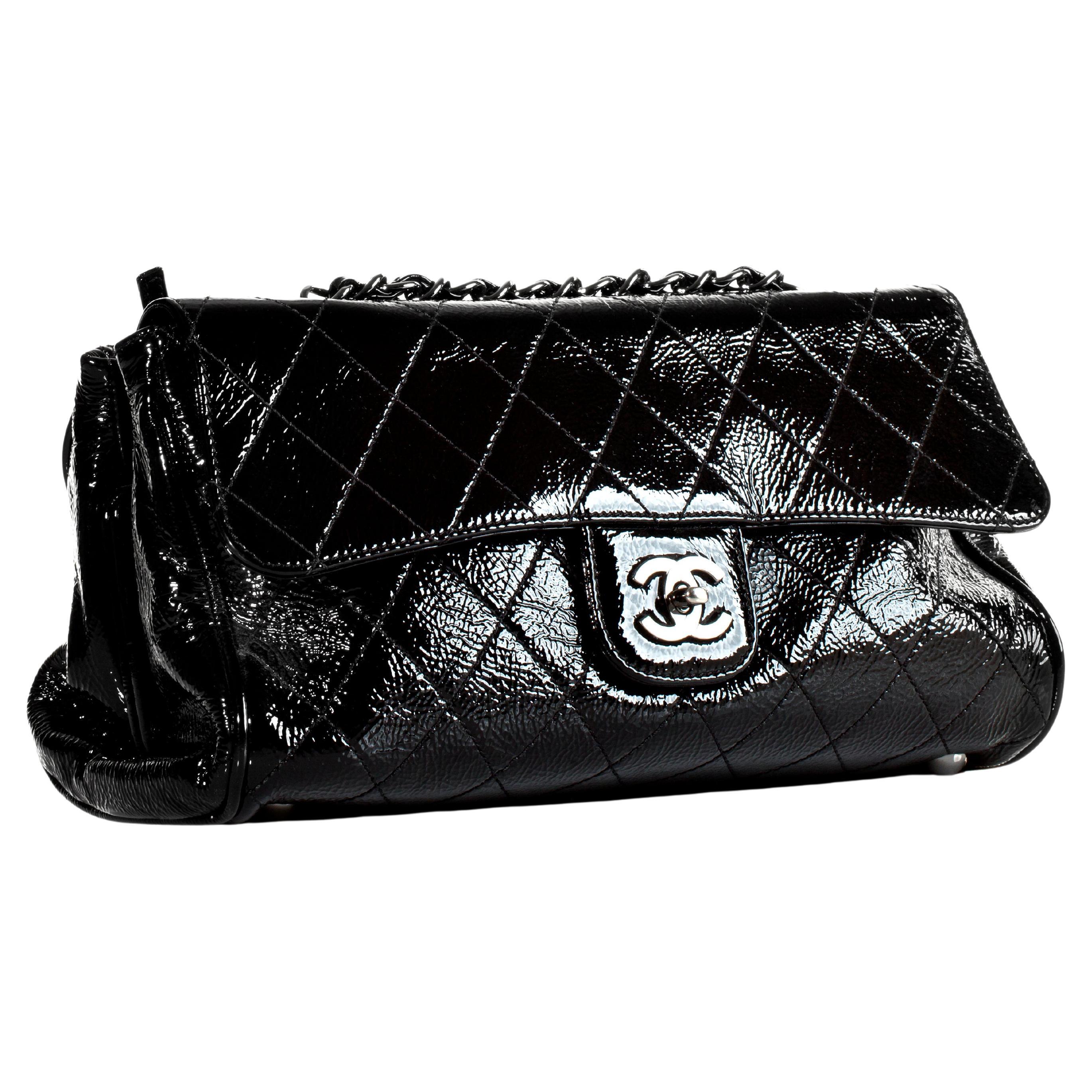 Chanel 2006 Small Patent Flap Bag Kiss lock Multi Compartment Shoulder Tote Bag
