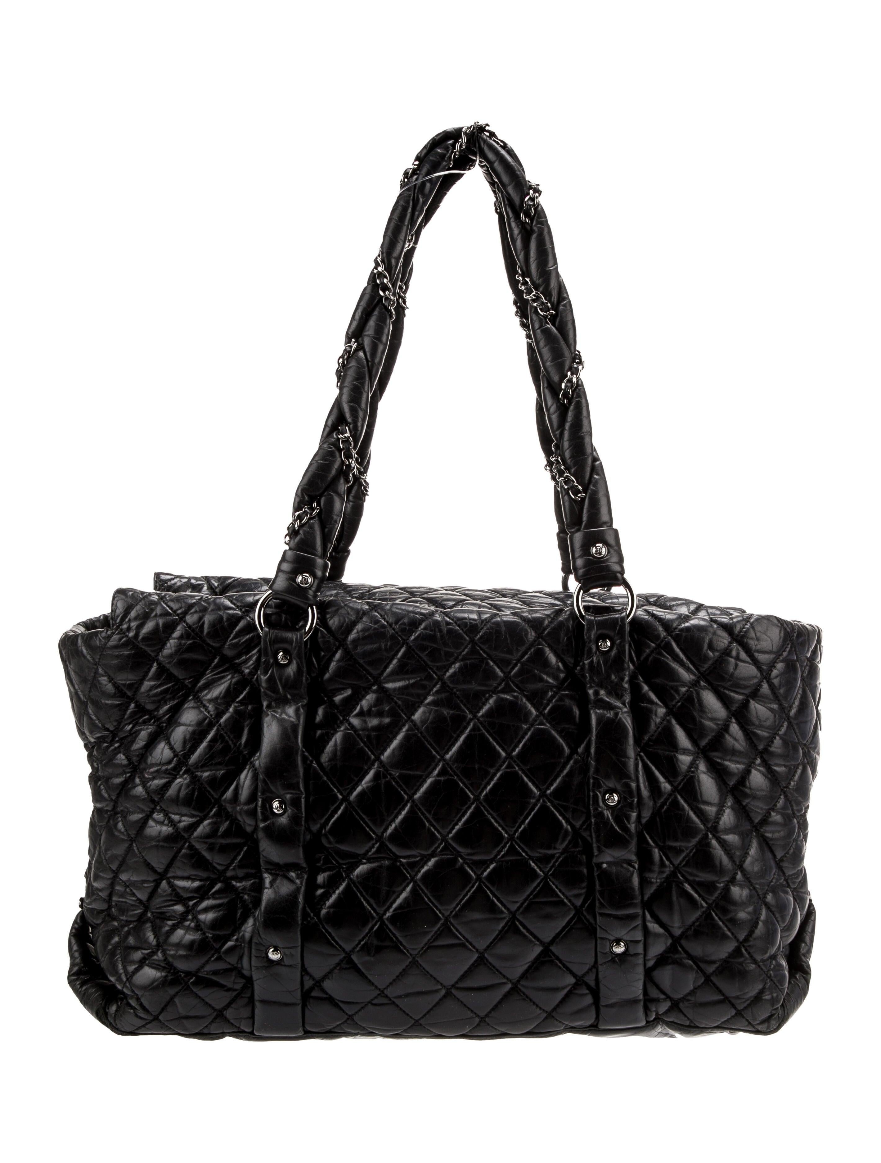 Chanel 2006 Soft Plush Quilted Distressed Leather Large Carry-On Travel Tote Bag For Sale 7