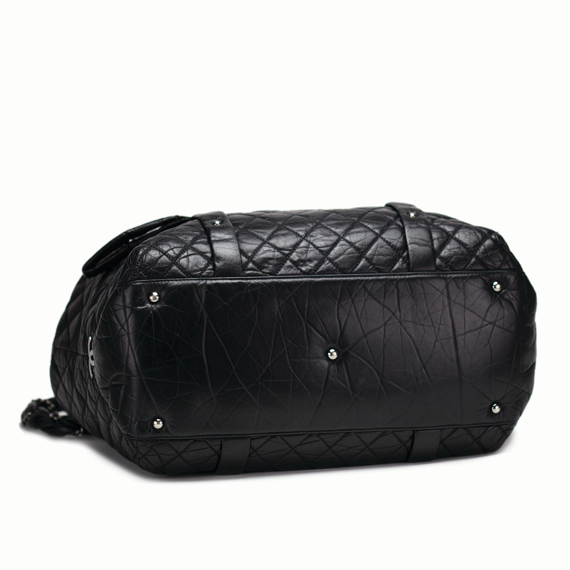 Chanel 2006 Soft Plush Quilted Distressed Leather Large Carry-On Travel Tote Bag For Sale 10