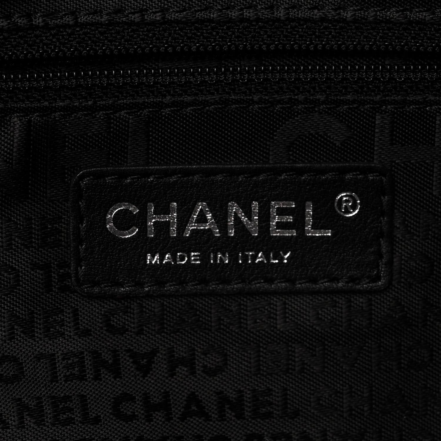 Chanel 2006 Soft Plush Quilted Distressed Leather Large Carry-On Travel Tote Bag For Sale 12