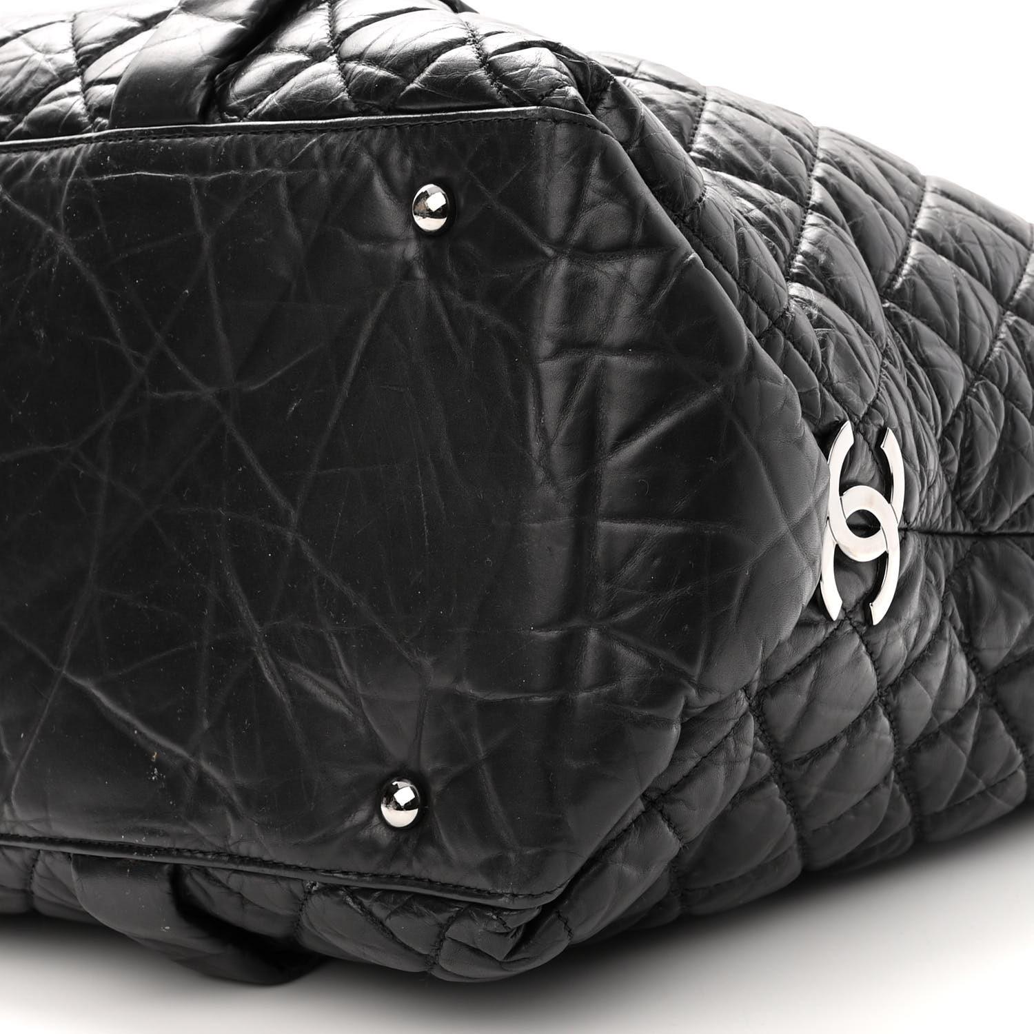 Chanel 2006 Soft Plush Quilted Distressed Leather Large Carry-On Travel Tote Bag For Sale 4