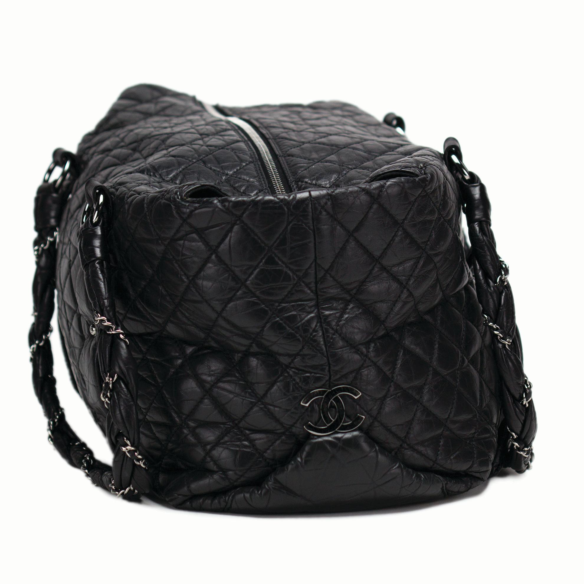 Chanel 2006 Soft Plush Quilted Distressed Leather Large Carry-On Travel Tote Bag For Sale 5