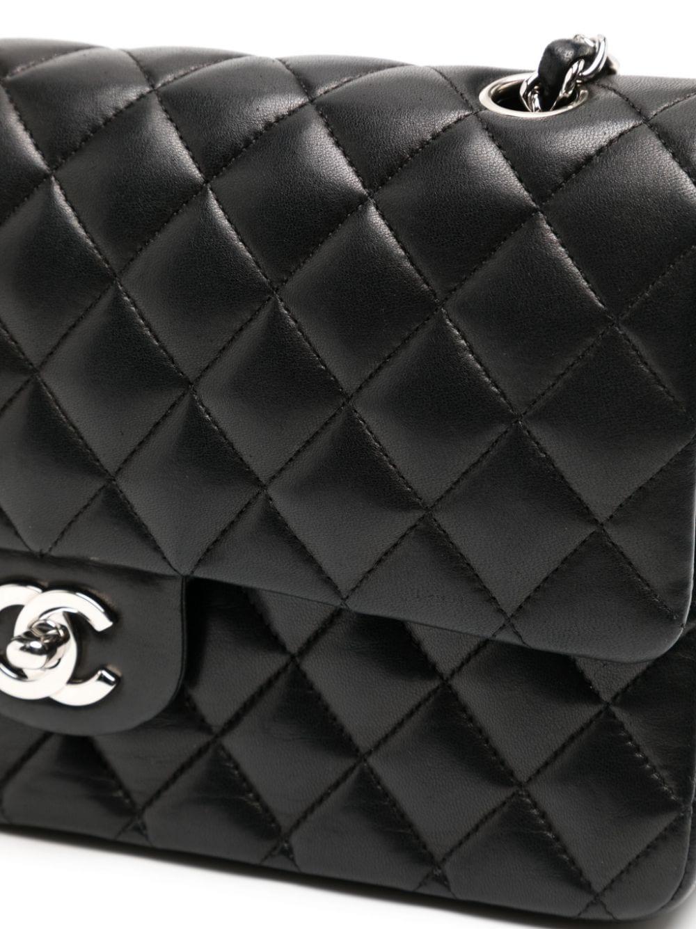Women's or Men's Chanel 2006 Vintage 2.55 Quilted Lambskin Medium Classic Double Flap Bag  For Sale