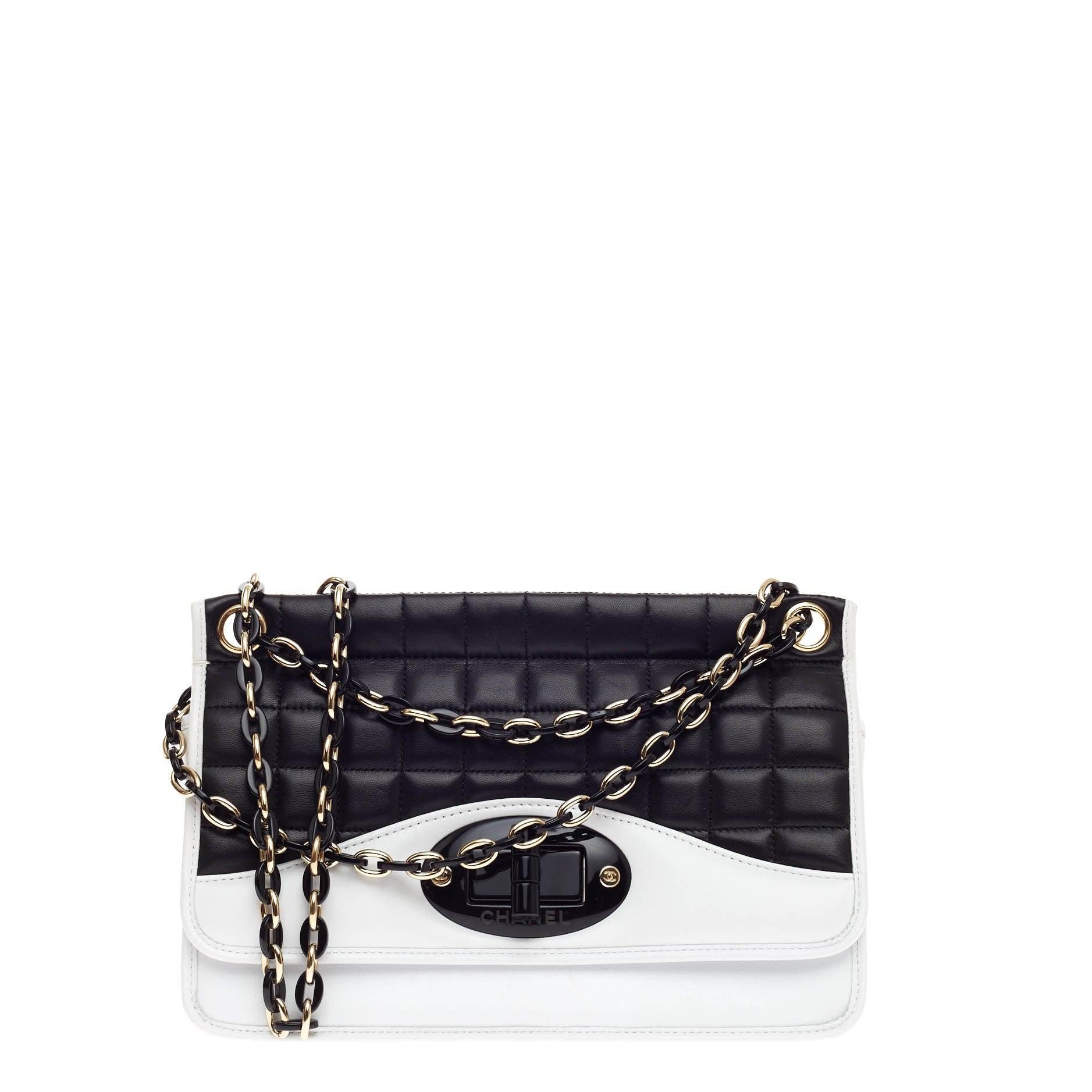 Chanel 2006 Vintage Classic Flap Zweifarbige Limited Edition Lammfell-Ledertasche mit klassischer Klappe im Angebot 9