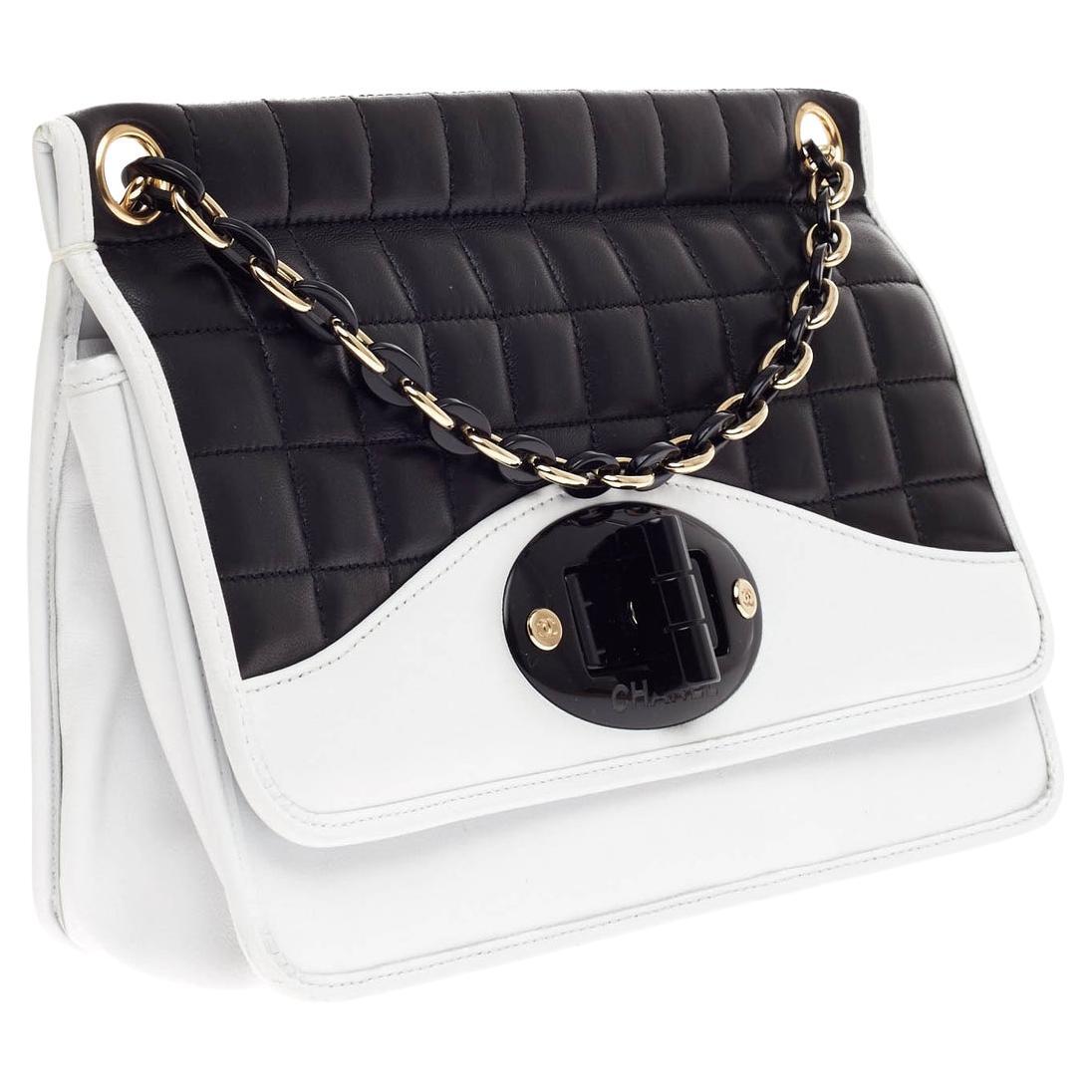 Chanel 2006 Vintage Classic Flap Zweifarbige Limited Edition Lammfell-Ledertasche mit klassischer Klappe im Zustand „Gut“ im Angebot in Miami, FL