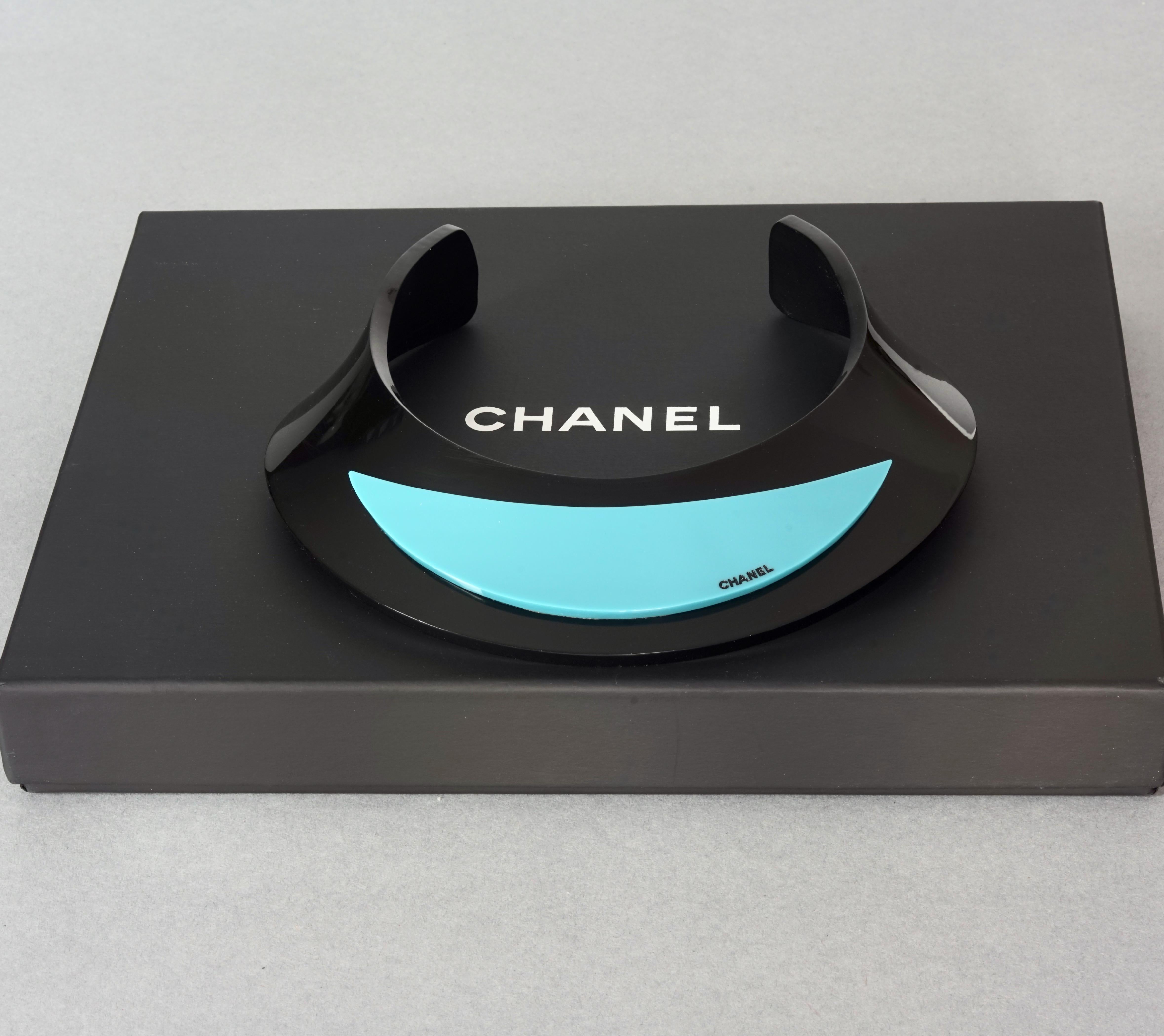 Women's CHANEL 2007 AUTUMN Black and Blue Resin Choker Necklace For Sale