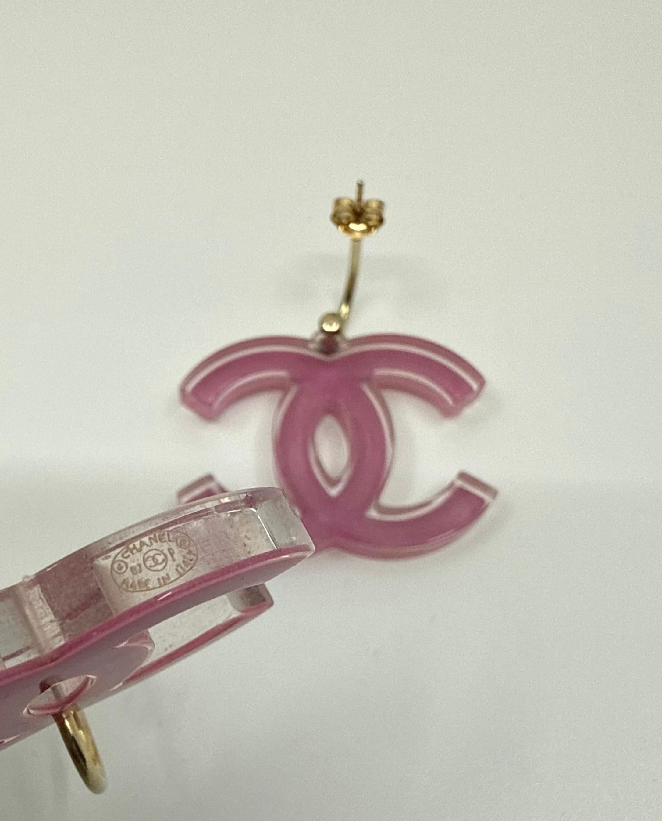 Orecchini Chanel 2007 Barbie Pink Lucite CC in vendita 2