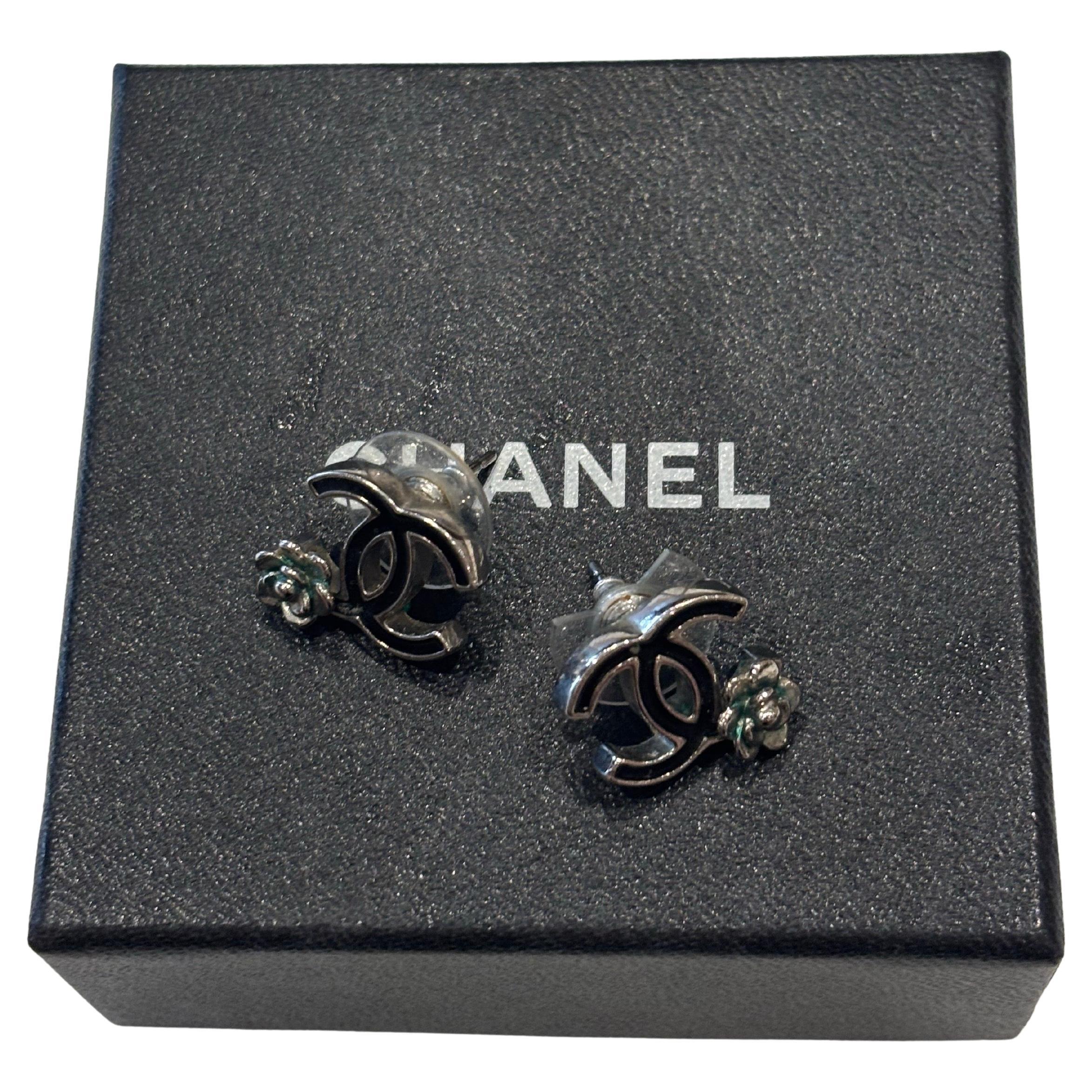 Chanel 2007 Black Enamel Silver Camelia Stud Earrings, Excellent condition For Sale