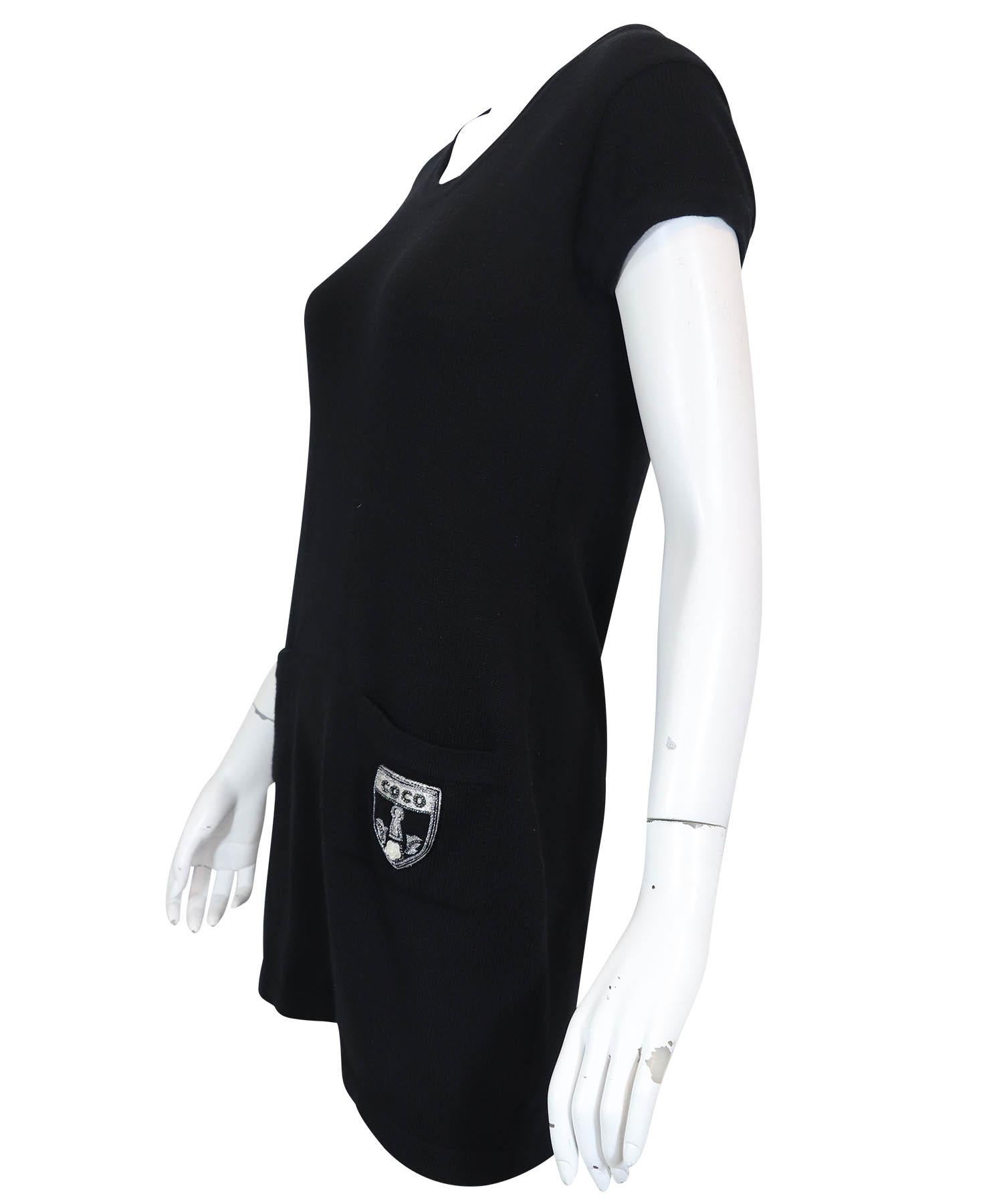 Chanel black cashmere knit mini dress with 2 patch pockets at hips. Famous Devil Wears Prada COCO patch at on hip pocket. Cap sleeves, stretch 100% cashmere knit. Very good condition. From 2007. Size 40.

Measurements unstretched:
Bust: 34