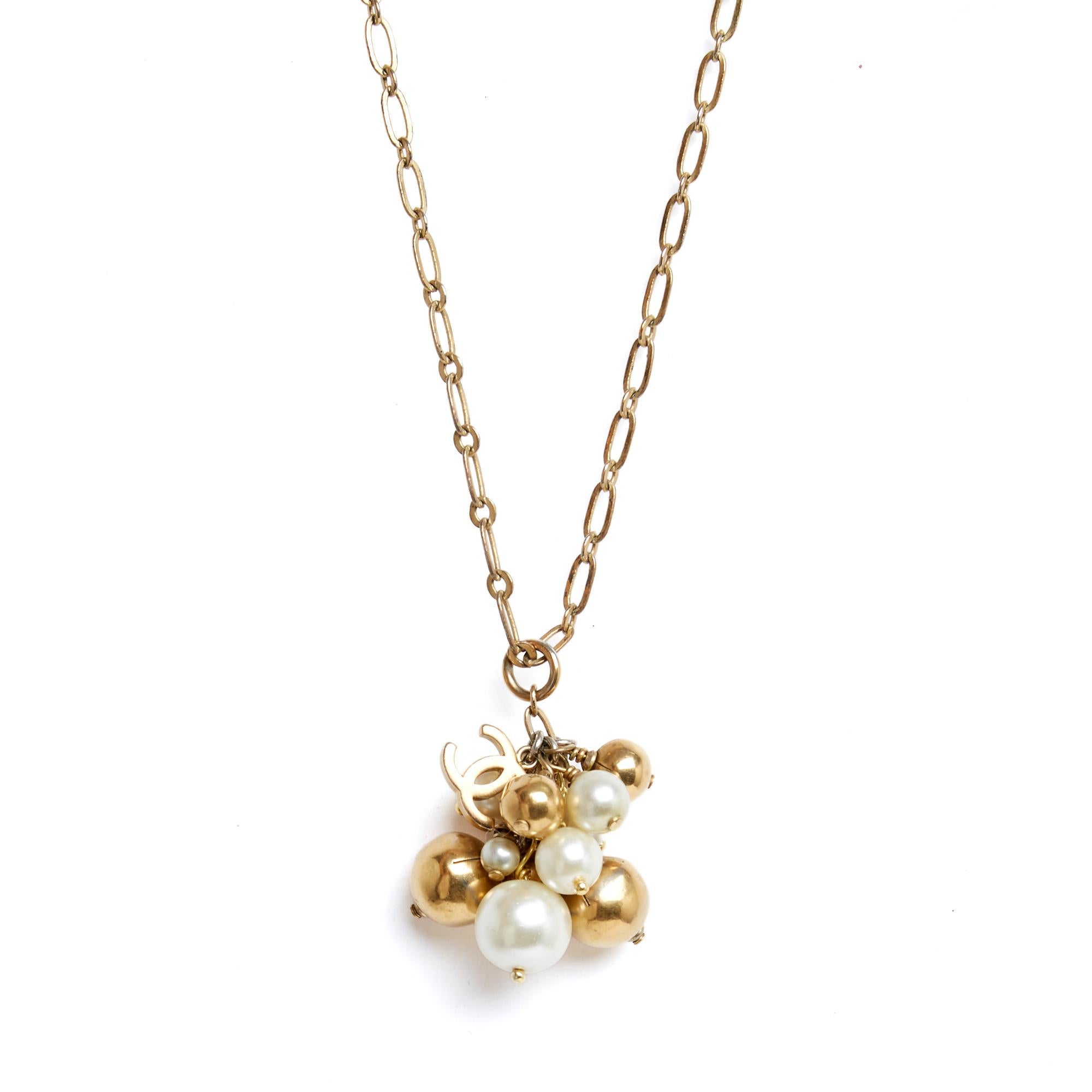 Chanel 2007 Collier CC Collana con perle e nappe su catena In condizioni buone in vendita a PARIS, FR