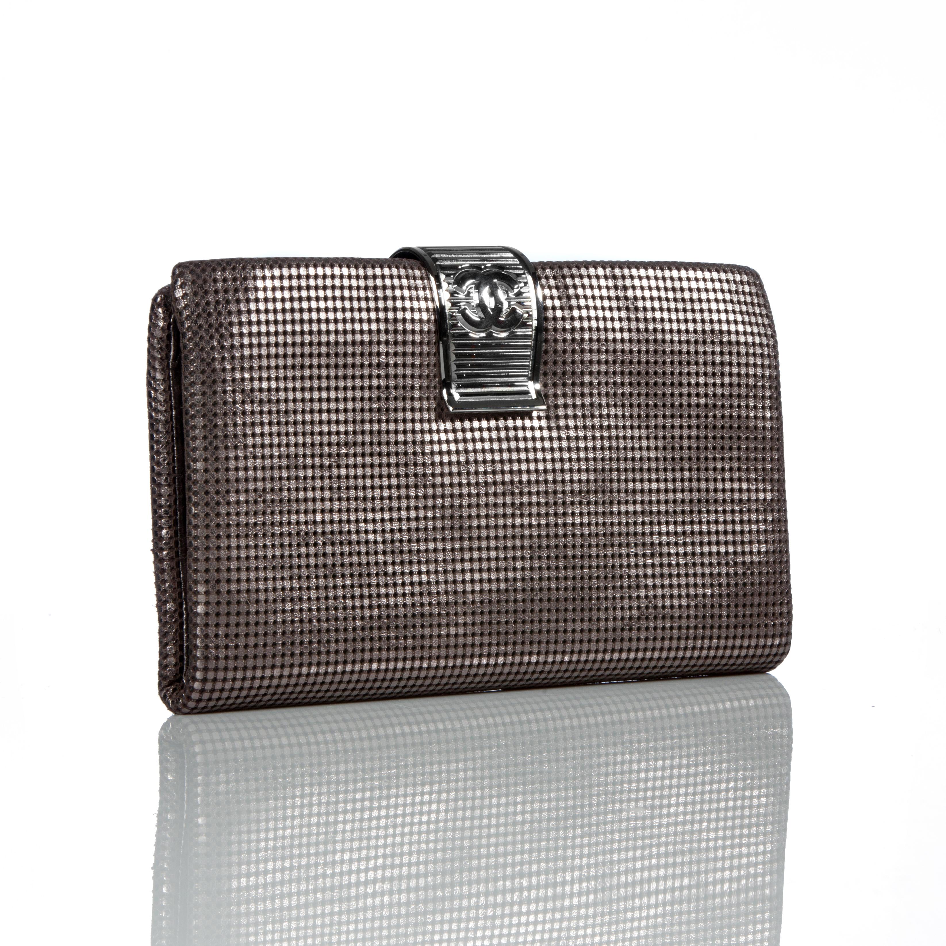 Gray Chanel 2007 Laser Etched Chainmail Metallic Clutch Evening Gala Bag For Sale