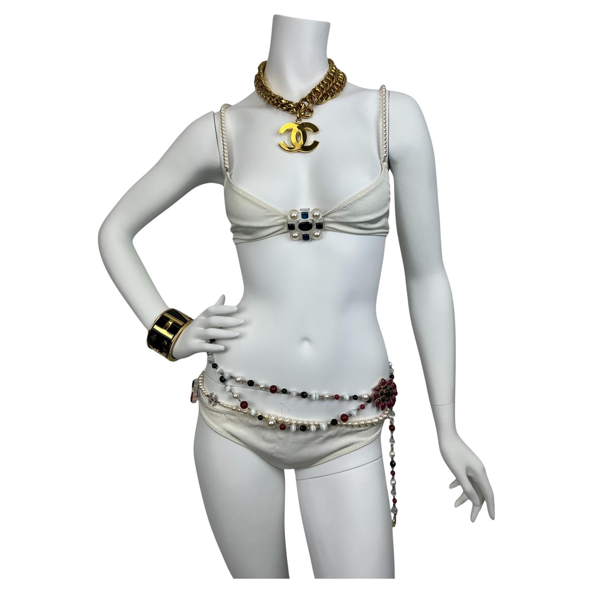 An exquisite piece from Chanel’s 2007 collection, this rare and collectible belt/necklace is a shining example of the house’s longstanding collaboration with the legendary Maison Gripoix, renowned for their handmade poured glass jewelry since the