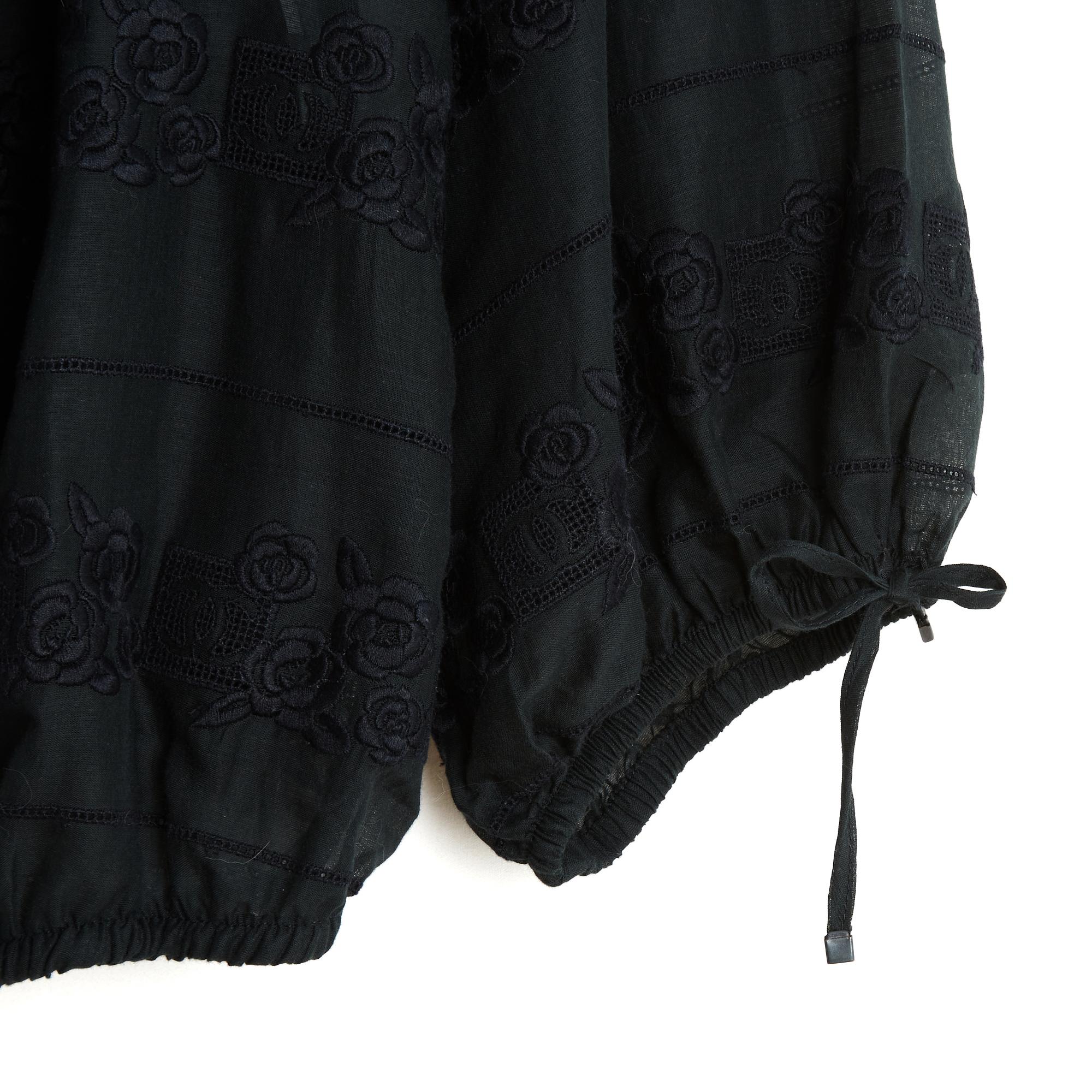 Nero Chanel 2007 Top Camicetta Broderie FR44 Camicetta in cotone nero slavato UK16 US12 in vendita