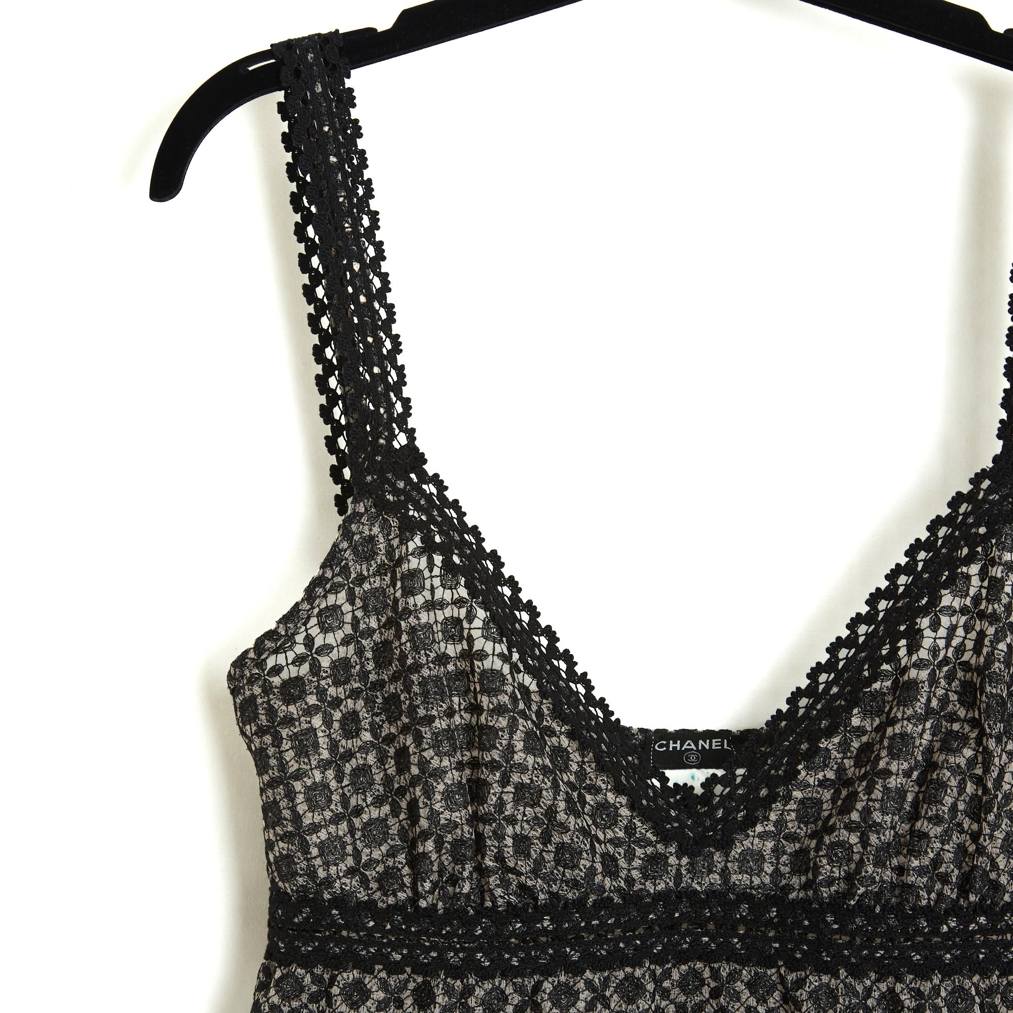 Chanel top from the PE2007 collection by Karl Lagerfeld with thin straps in black lace embroidered on a flesh-colored polyester gauze, trimmed with black braid under the chest and on the straps, closing with a zip and a hook on the side. Size 38FR: