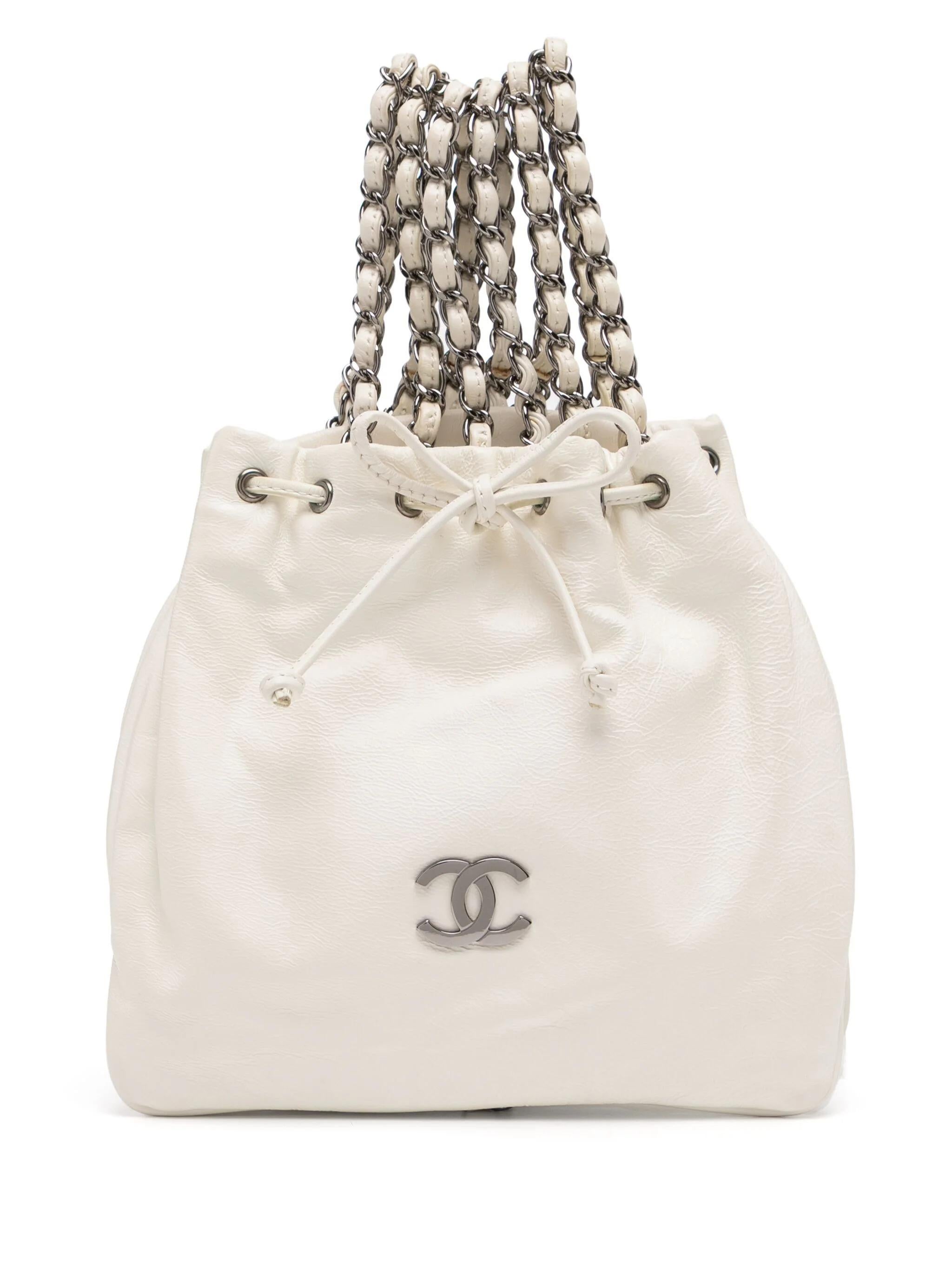 Chanel 2007 Twin Chain Mini White Over Arm or Handheld Rare Tote Bag In Good Condition For Sale In Miami, FL