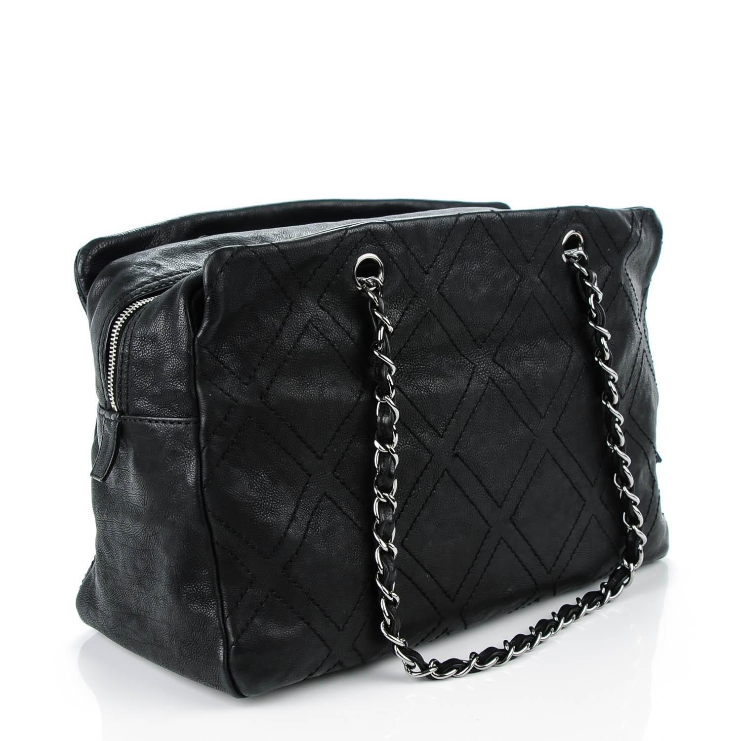 Women's or Men's Chanel 2007 Vintage Calfskin Leather Large Jumbo CC Logo Black Shopping Tote For Sale
