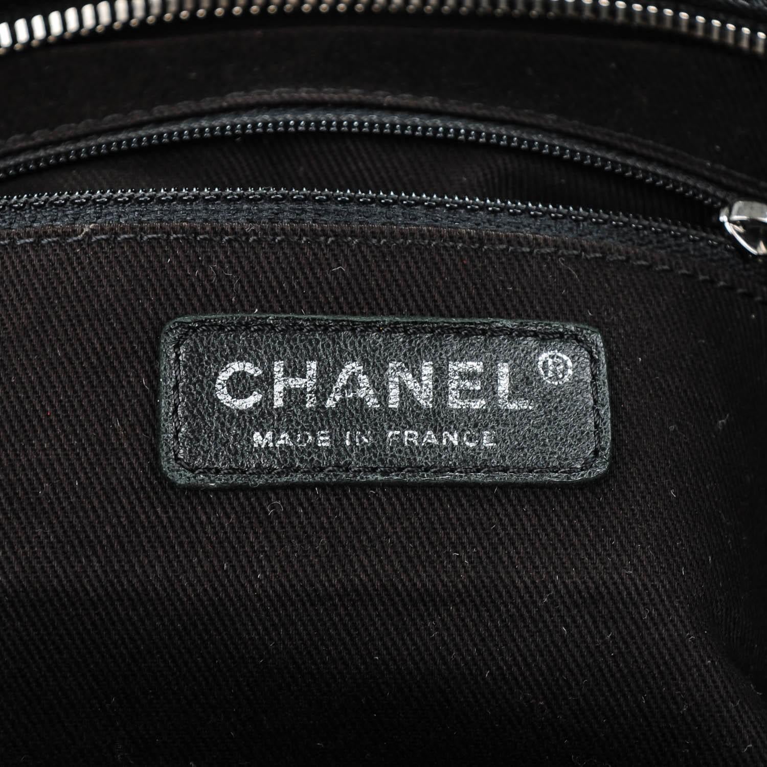 Chanel 2007 Vintage Große Jumbo CC Logo Schwarze Shopping Tote aus Kalbsleder im Angebot 4