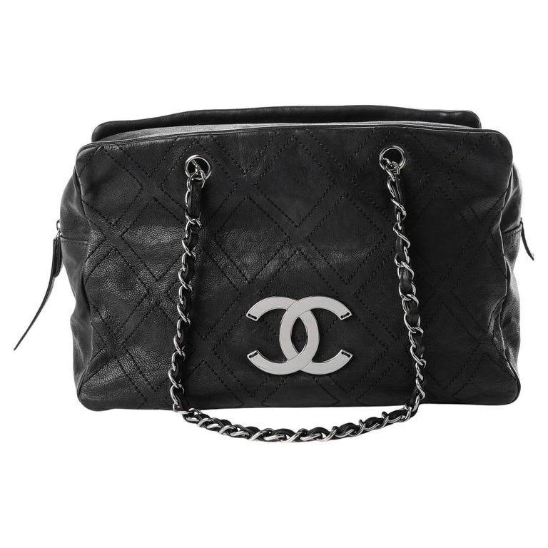 Chanel 2007 Vintage Piel de becerro Grande Jumbo CC Logo Negro - Main Image