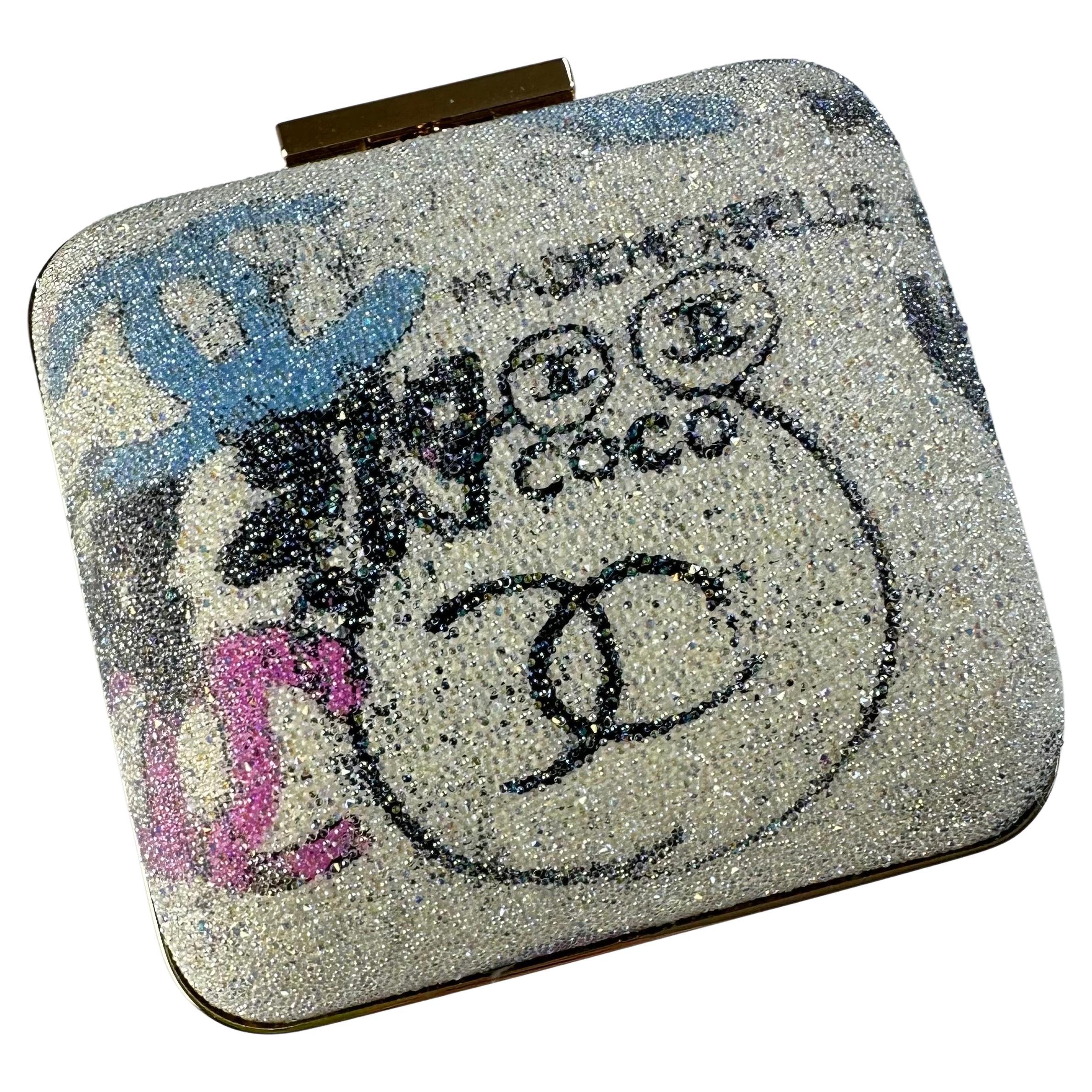 Chanel 2007 Vintage schillernde Strass Graffiti seltene Minaudière Clutch Bag im Angebot 6