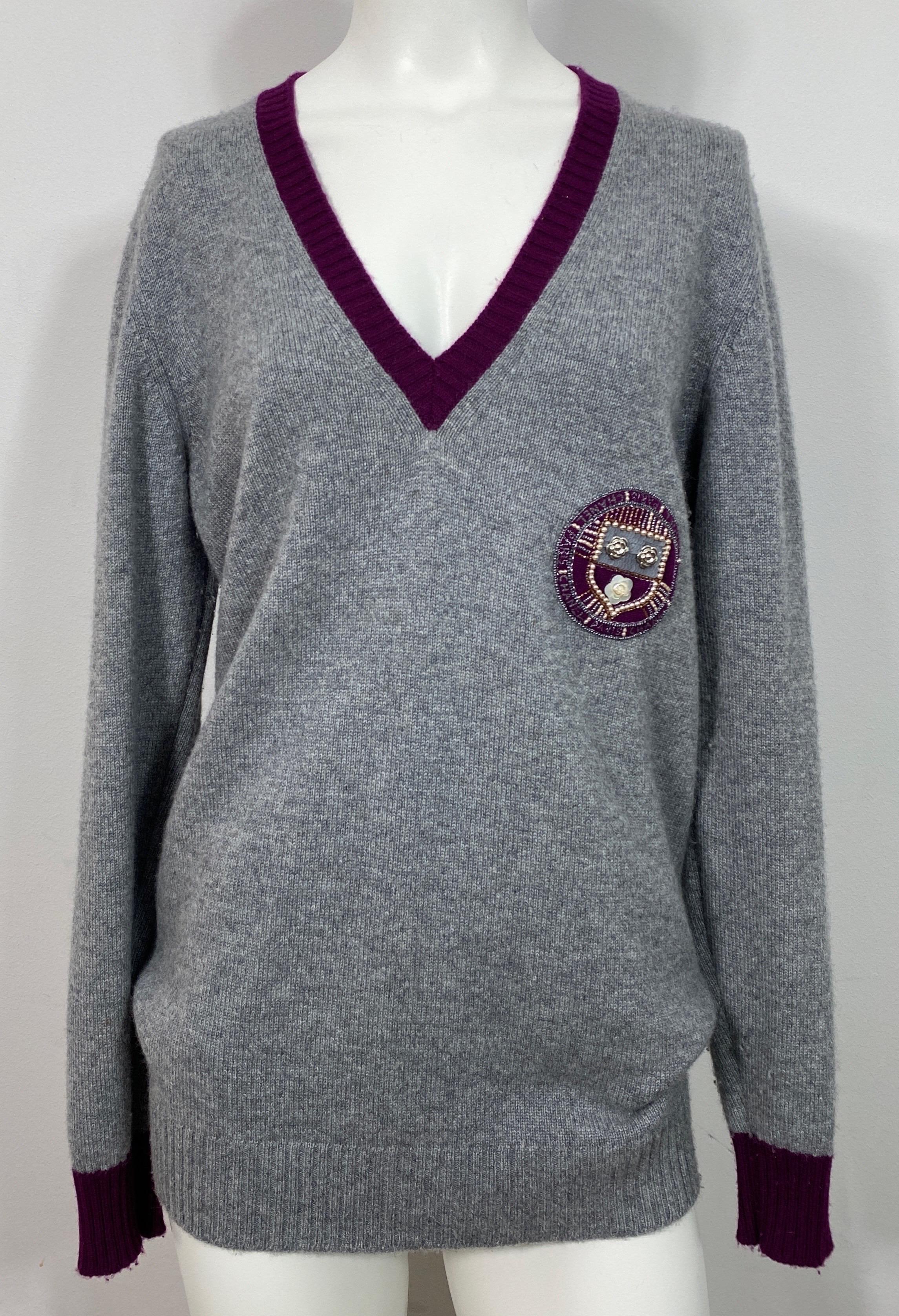 Chanel 2007A Grey and Purple Cashmere Beaded Crest Detail V Neck Sweater In Excellent Condition For Sale In West Palm Beach, FL