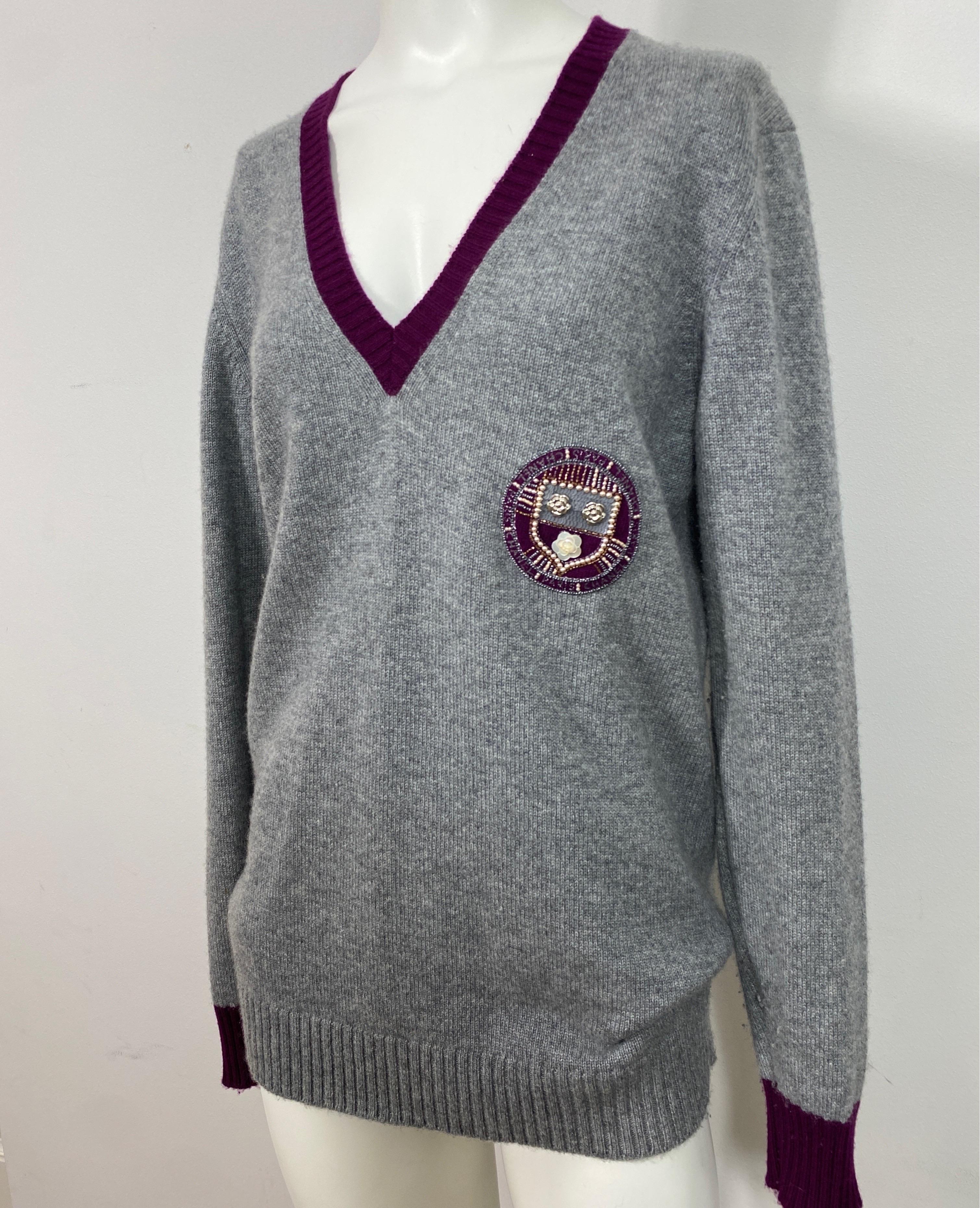 Women's or Men's Chanel 2007A Grey and Purple Cashmere Beaded Crest Detail V Neck Sweater For Sale