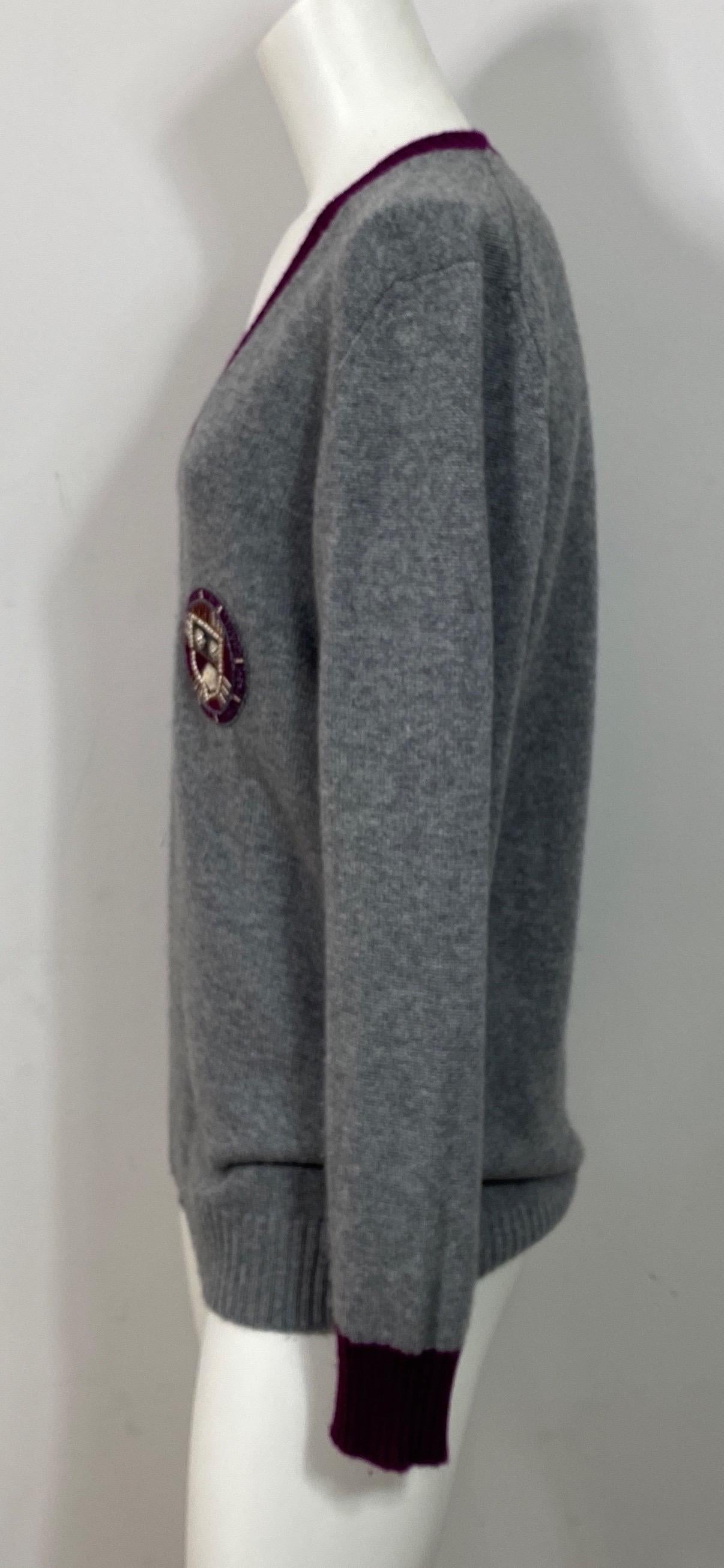 Chanel 2007A Grey and Purple Cashmere Beaded Crest Detail V Neck Sweater For Sale 3