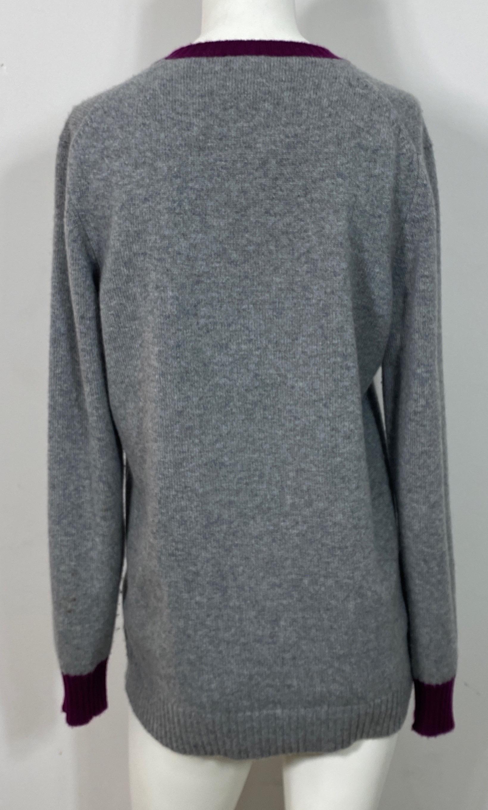 Chanel 2007A Grey and Purple Cashmere Beaded Crest Detail V Neck Sweater For Sale 4