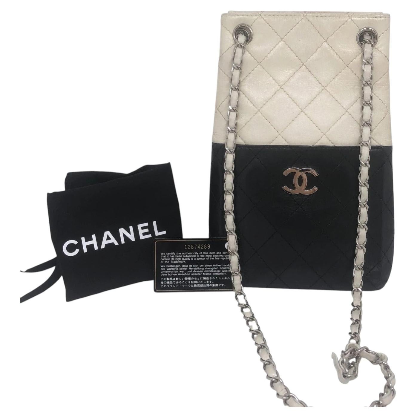 Chanel 2008-2009 Negro y Blanco Piel de cordero acolchada Vertical Shopping Chain Tote
