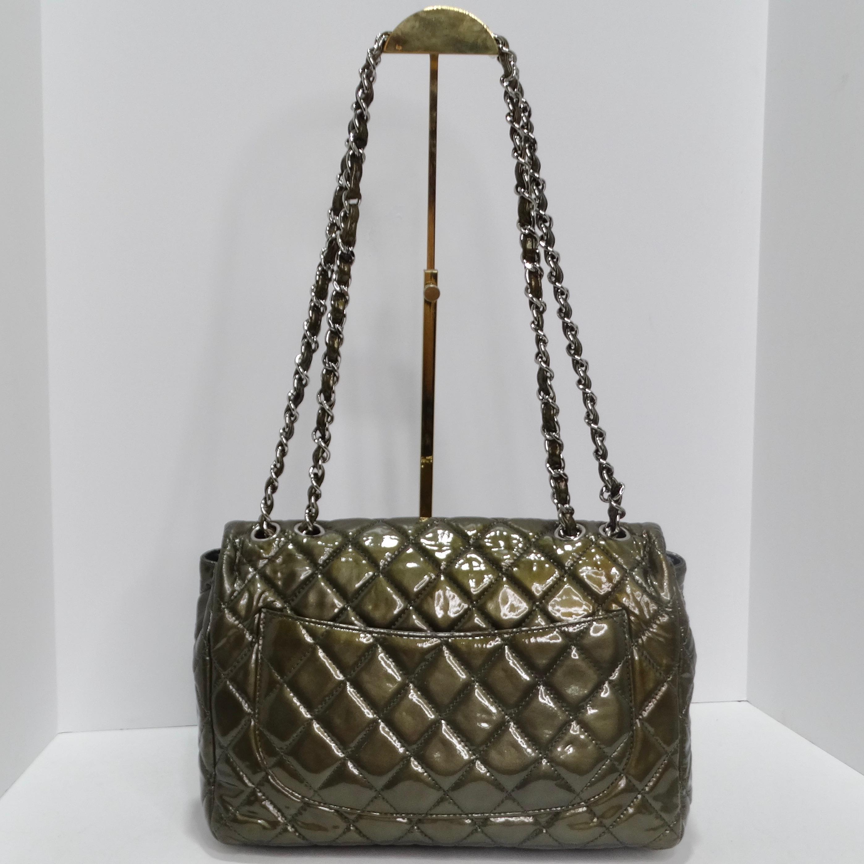 Chanel 2008-2009 Metallic Patent Quilted Jumbo Single Flap Green In Excellent Condition For Sale In Scottsdale, AZ