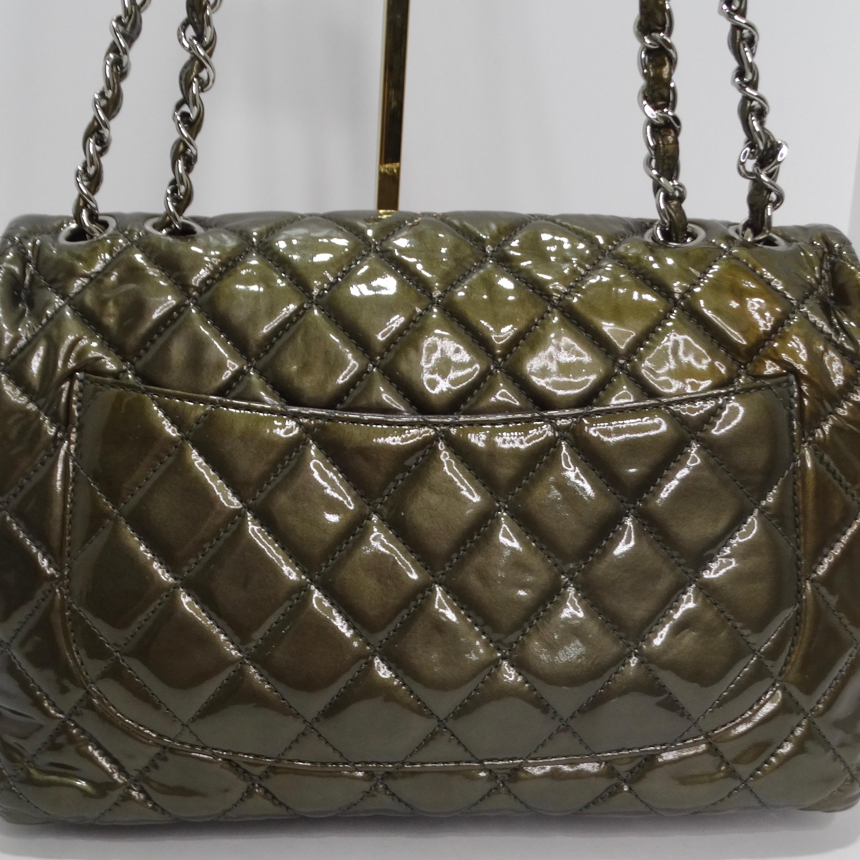 Women's or Men's Chanel 2008-2009 Metallic Patent Quilted Jumbo Single Flap Green For Sale