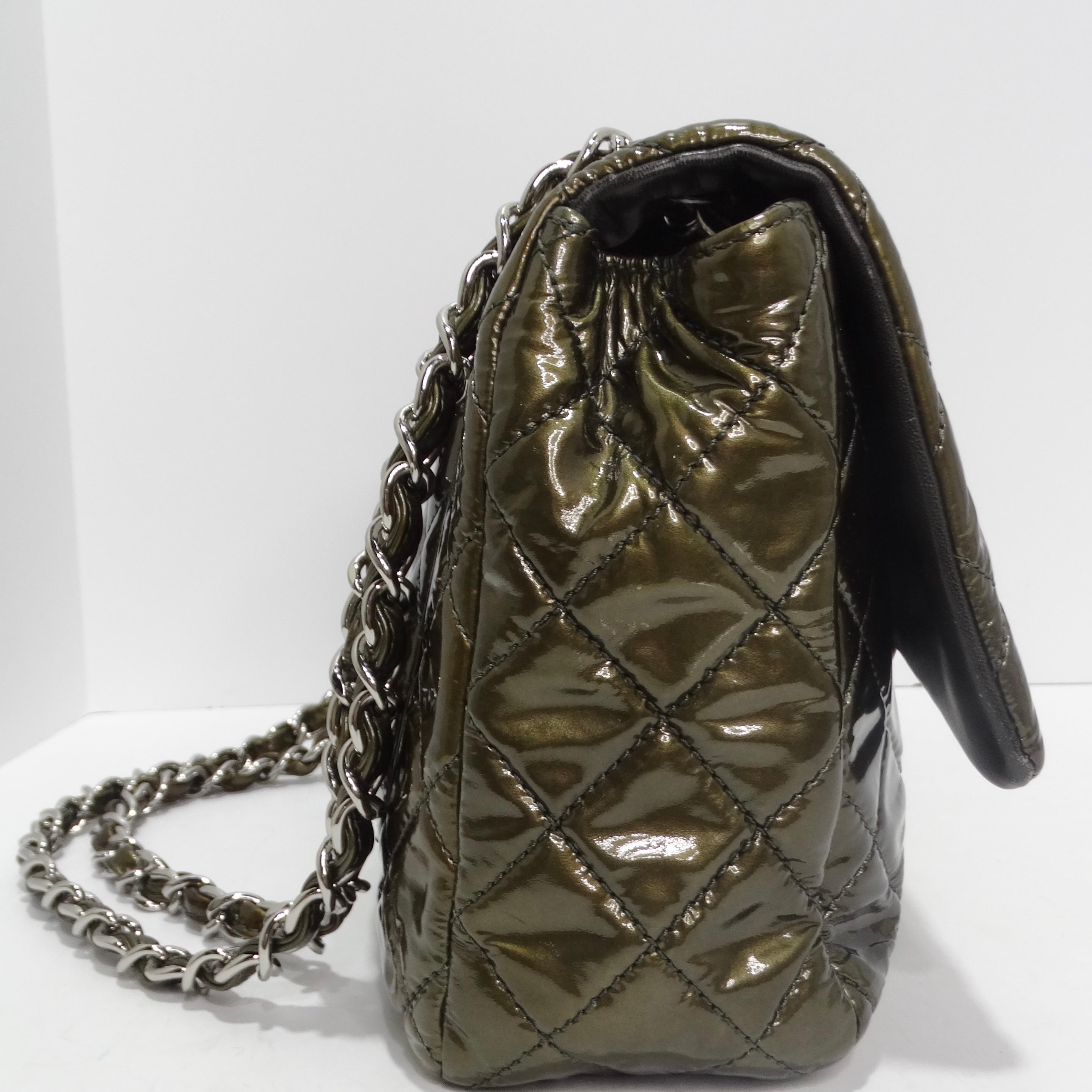 Chanel 2008-2009 Metallic Patent Quilted Jumbo Single Flap Green For Sale 2