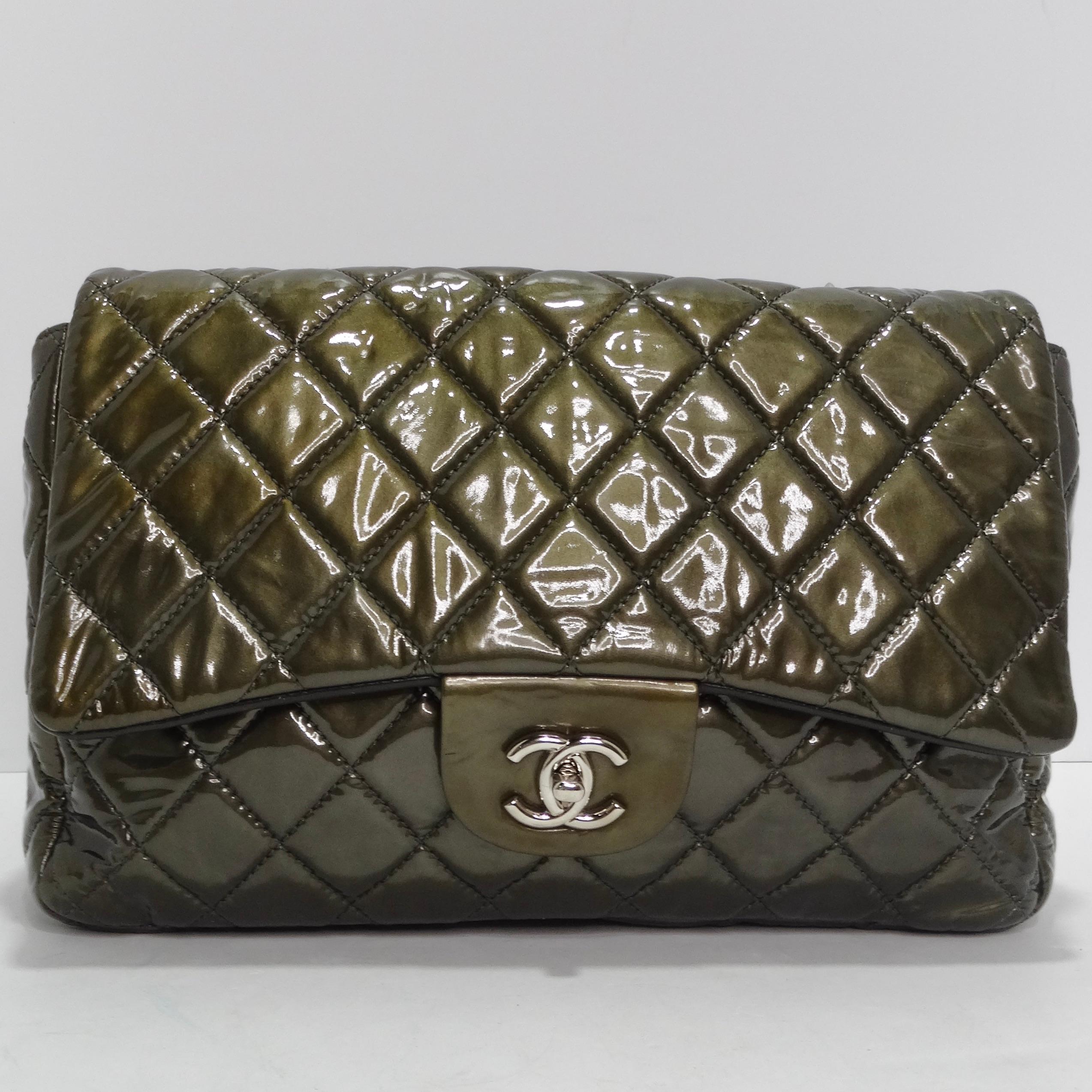 Chanel 2008-2009 Metallic Patent Quilted Jumbo Single Flap Green For Sale 3