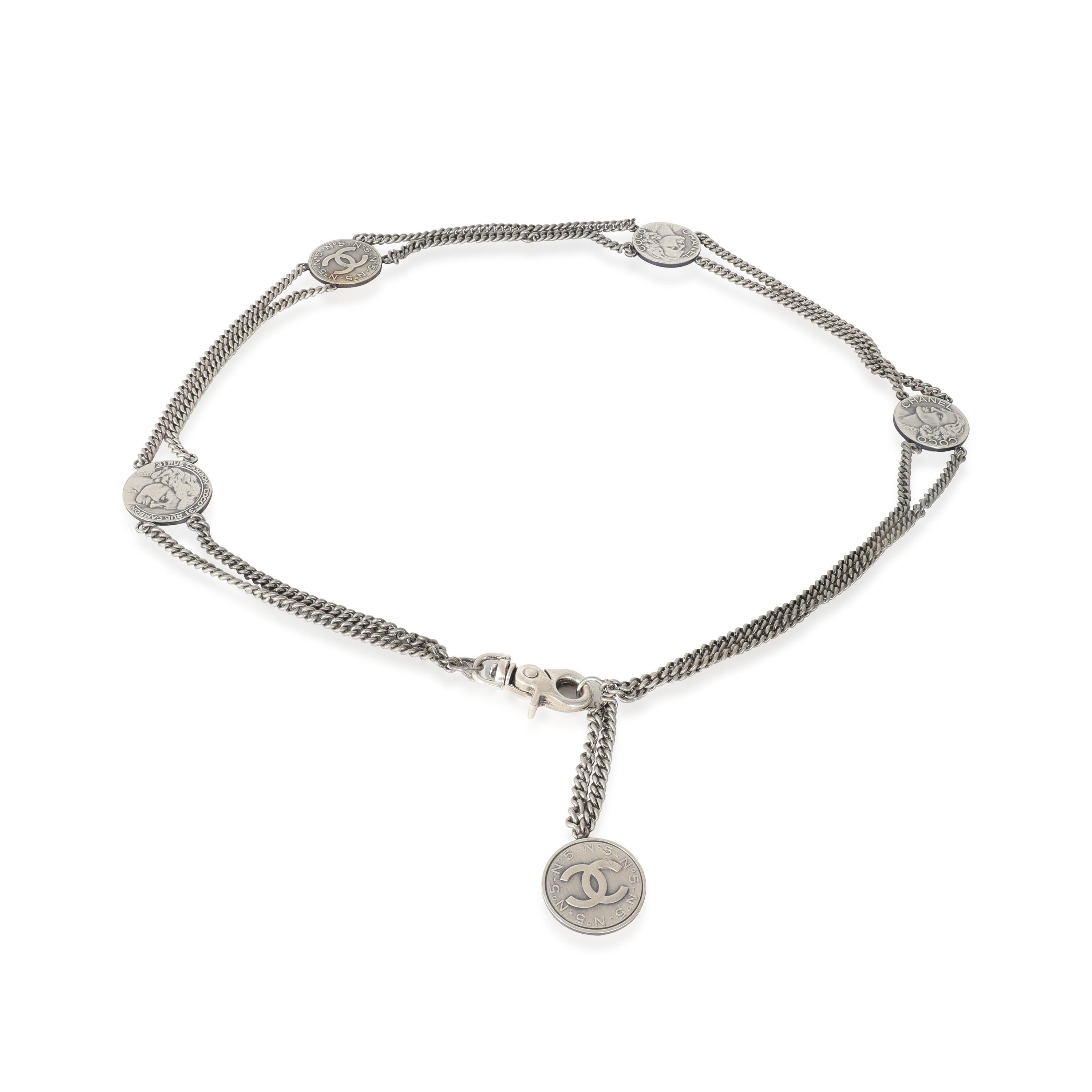 Cinturón Chanel 2008 A Coco Medallion Silver-Toned en Excelente estado para la venta en New York, NY