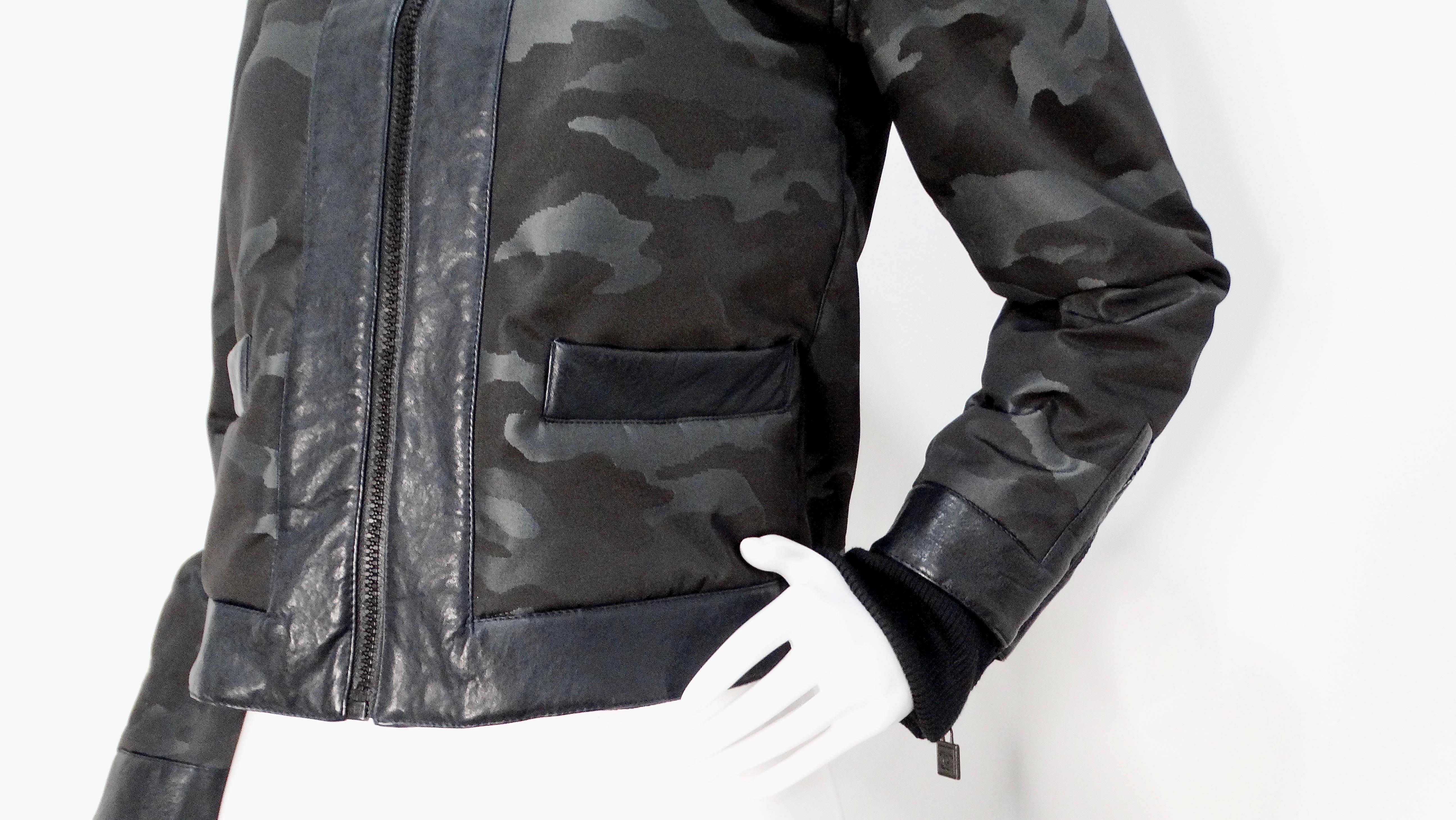 Nero Bomber Chanel 2008 in pelle blu e mimetica nera in vendita