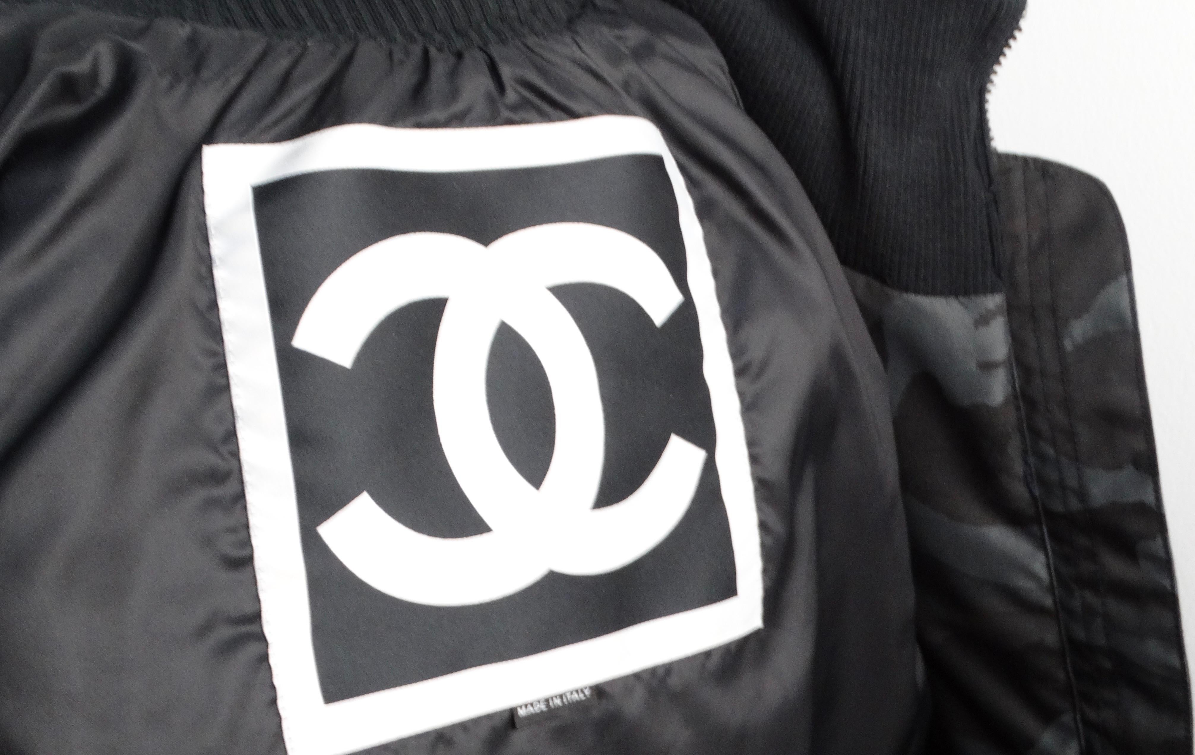 Bomber Chanel 2008 in pelle blu e mimetica nera in vendita 4