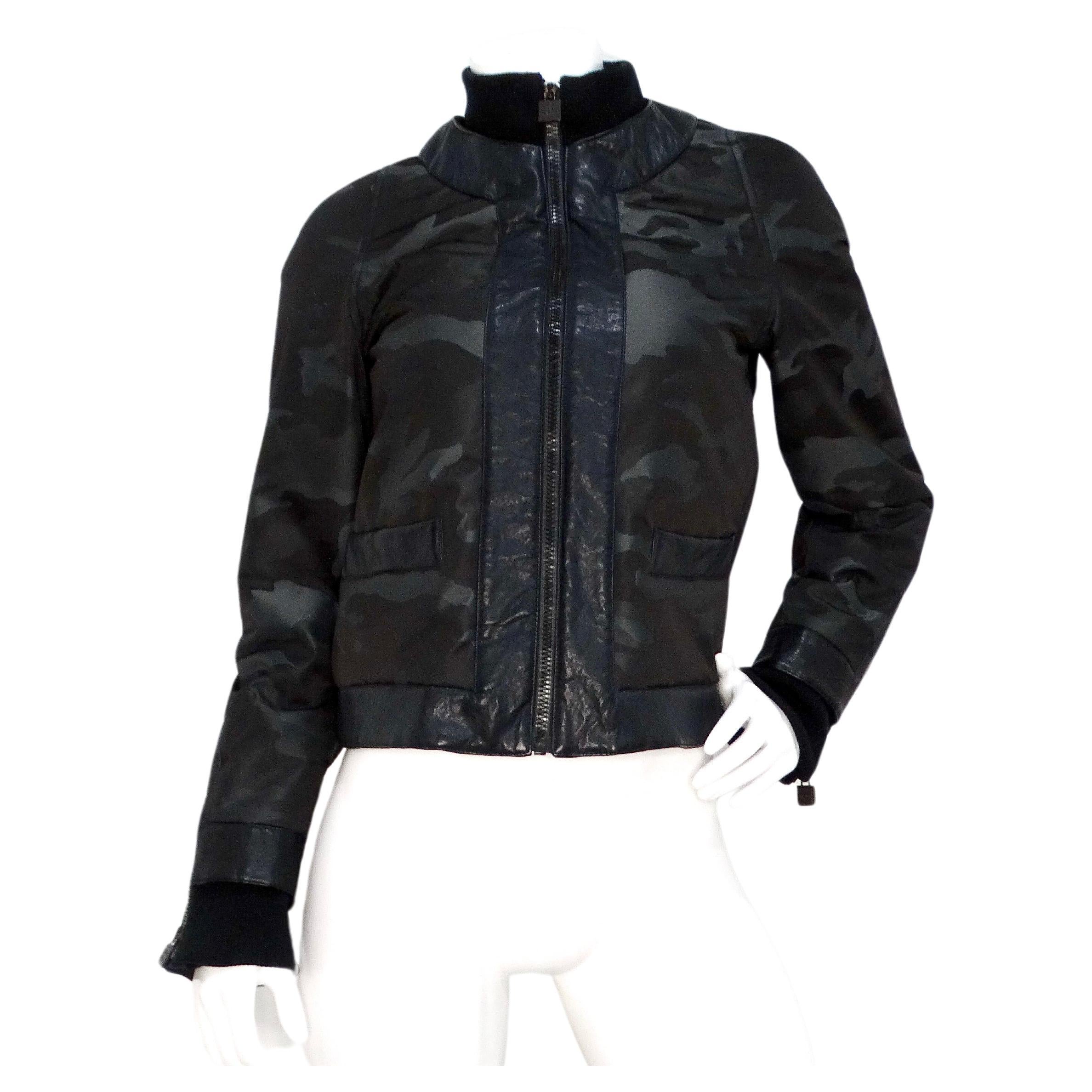 Bomber Chanel 2008 in pelle blu e mimetica nera