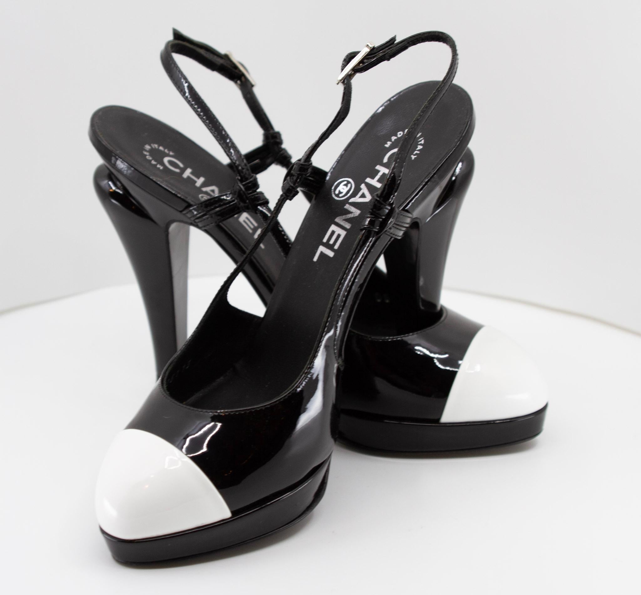 Chanel 2008 Black & White Patent Leather Slingback Heels  For Sale 3