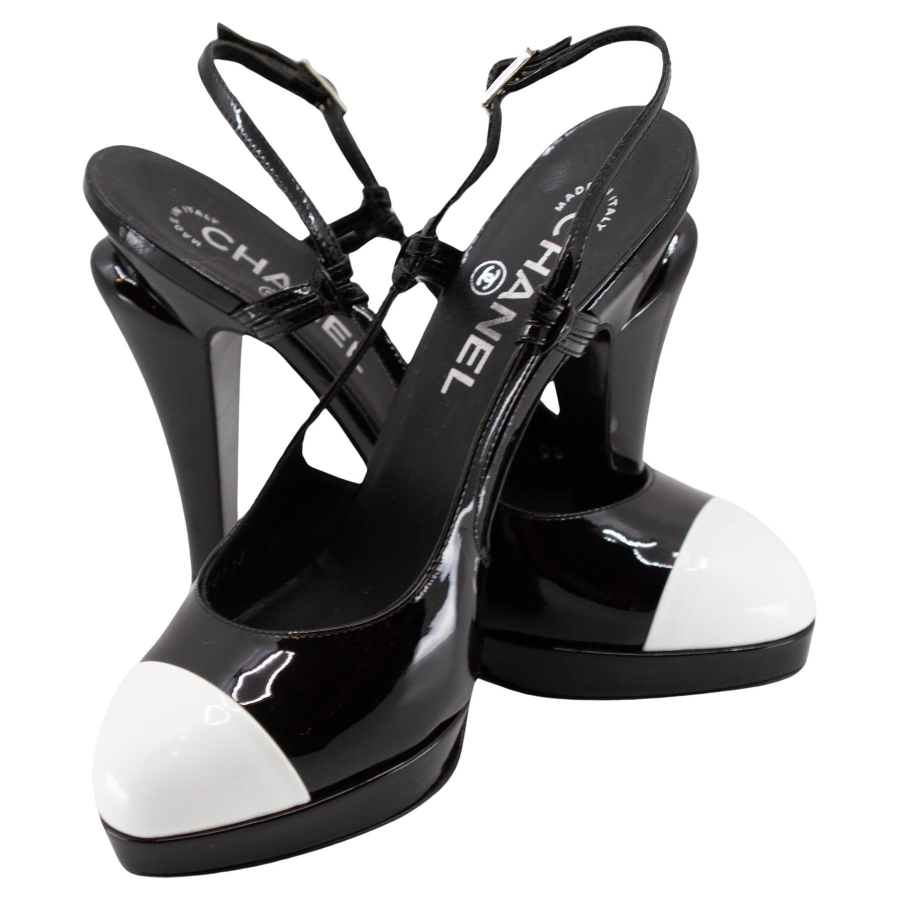 Chanel 2008 Black & White Patent Leather Slingback Heels  For Sale