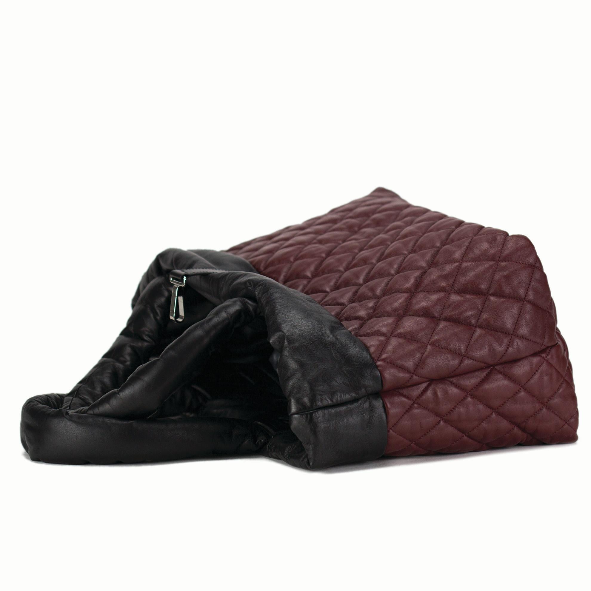 Chanel 2008 Cocoon Réversible Large Black Red Lambskin Travel Tote Carry On Bag  en vente 1