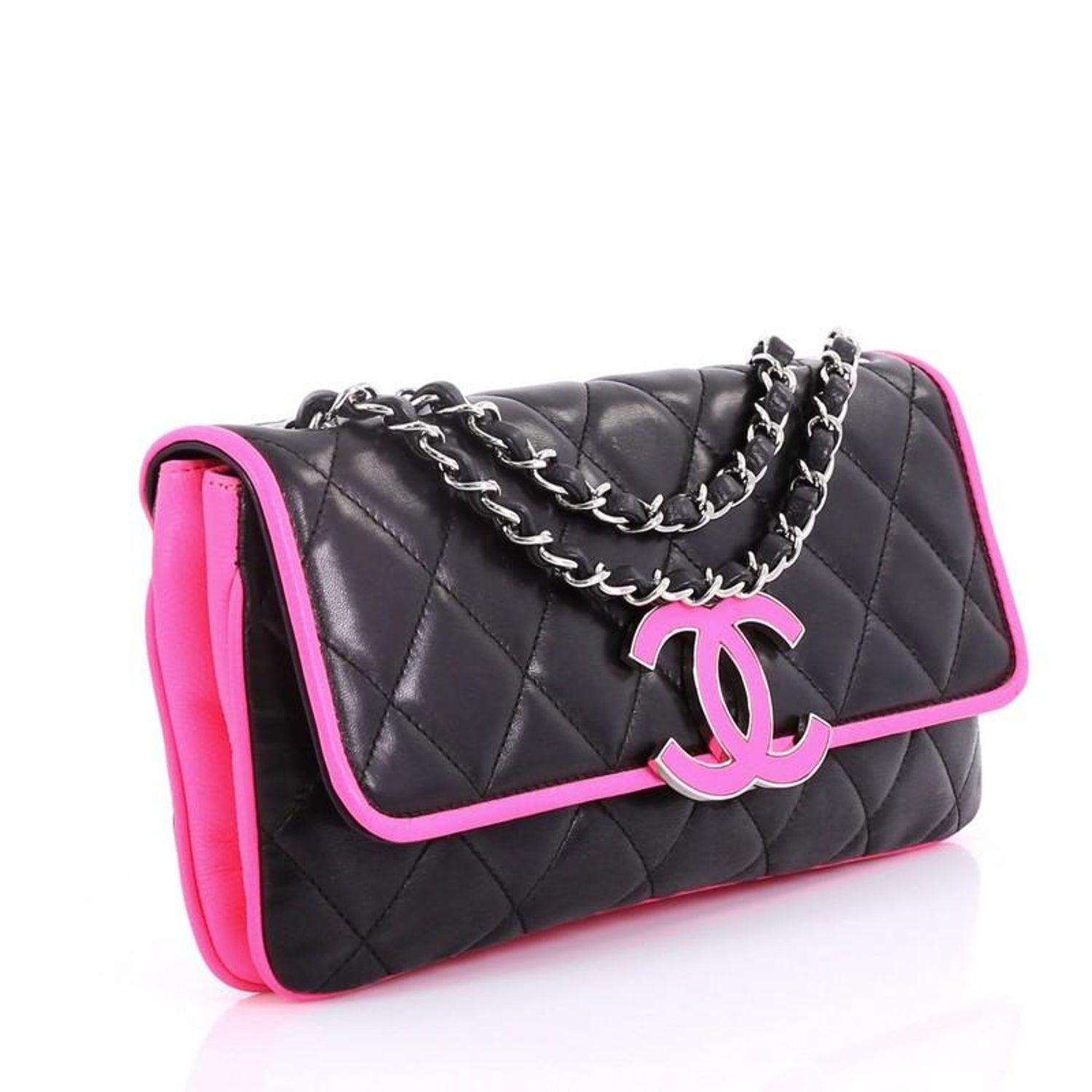 Chanel 2008 Cruise Black Pink Small Medium Logo Accordion Classic Flap Bag  Pour femmes en vente