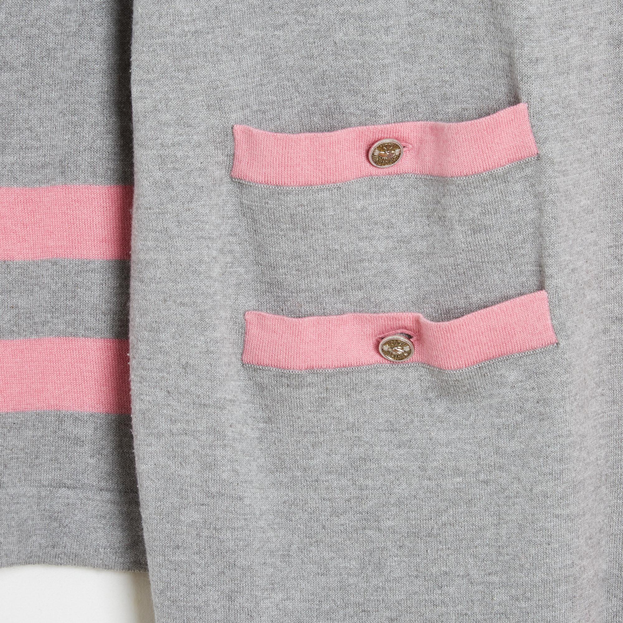 Maxi cardigan Chanel collection SS 2008 by Karl Lagerfeld in cotton knit (85%) and gray cashmere trimmed with pink, deep V-neck closed by 5 Chanel branded buttons in silver metal and glittery enamel, 4 buttoned patch pockets on the hips, long