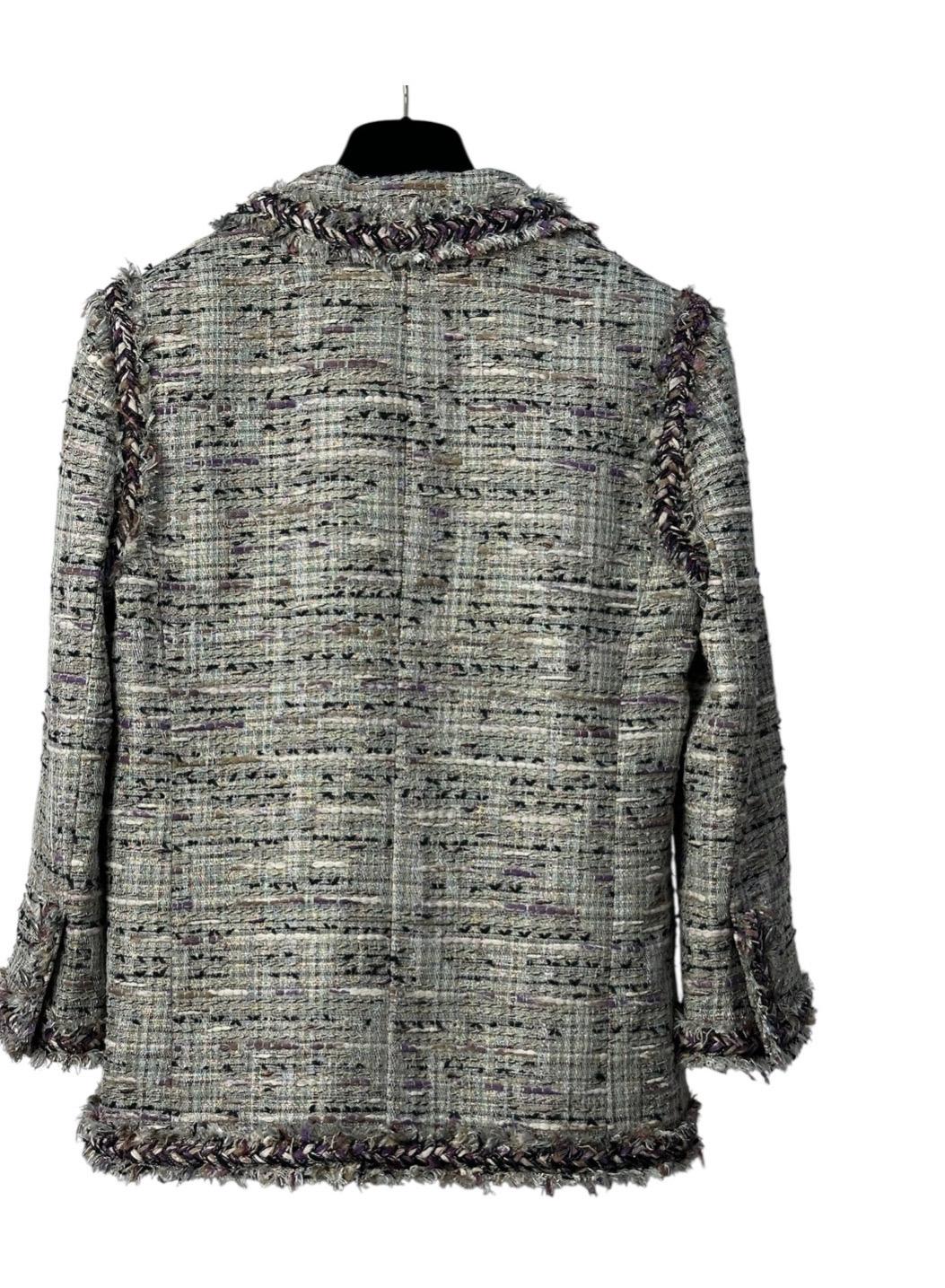 Chanel 2008 Grau Lila Tweed Fransen Jacke Sz.36 für Damen oder Herren im Angebot