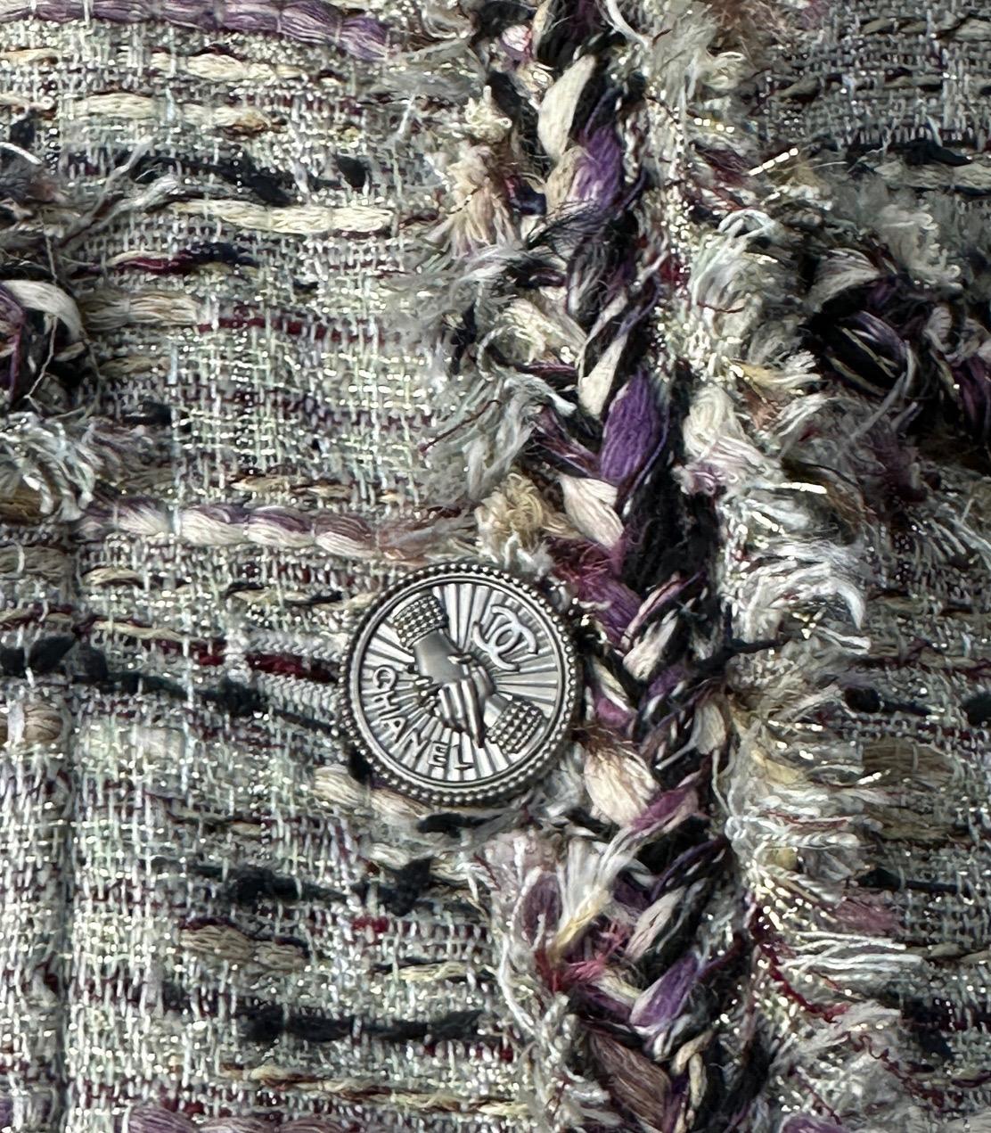 Chanel 2008 Grau Lila Tweed Fransen Jacke Sz.36 im Angebot 1