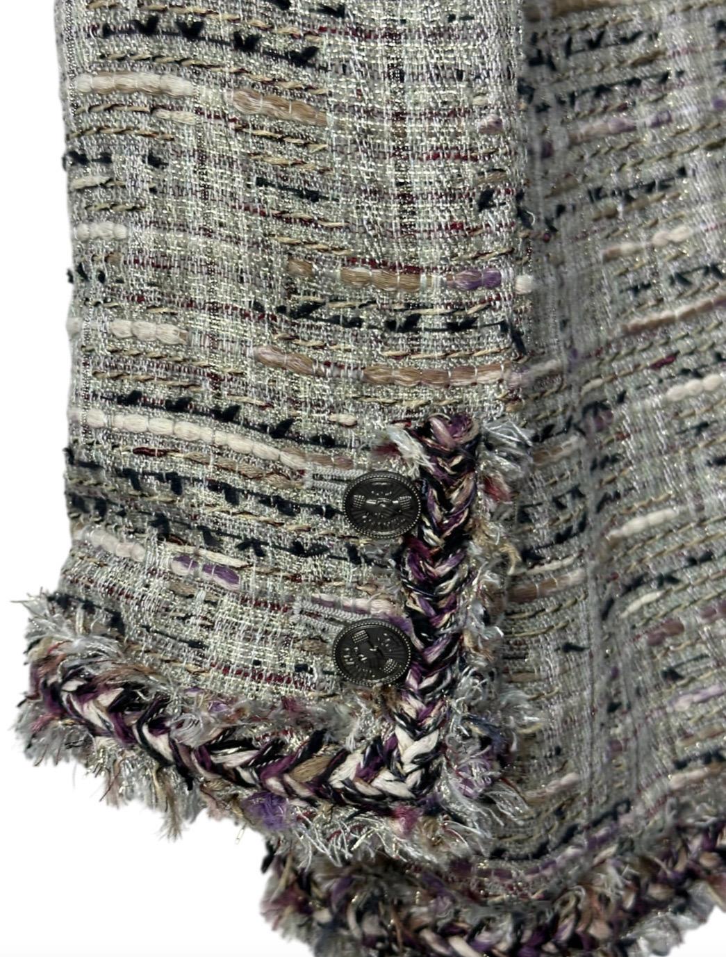 Chanel 2008 Grau Lila Tweed Fransen Jacke Sz.36 im Angebot 2