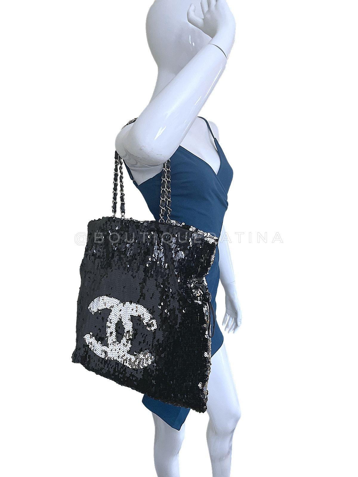 Chanel 2008 Limited XL Summer Nights Reversible Sequin Tote Bag 67793 en vente 12