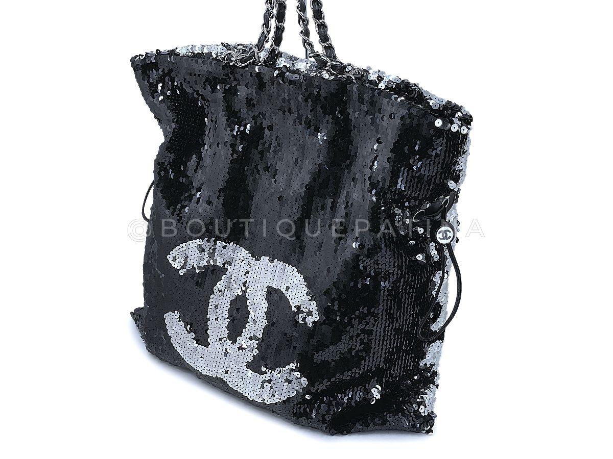 Chanel 2008 Limited XL Summer Nights Reversible Sequin Tote Bag 67793 In Excellent Condition For Sale In Costa Mesa, CA