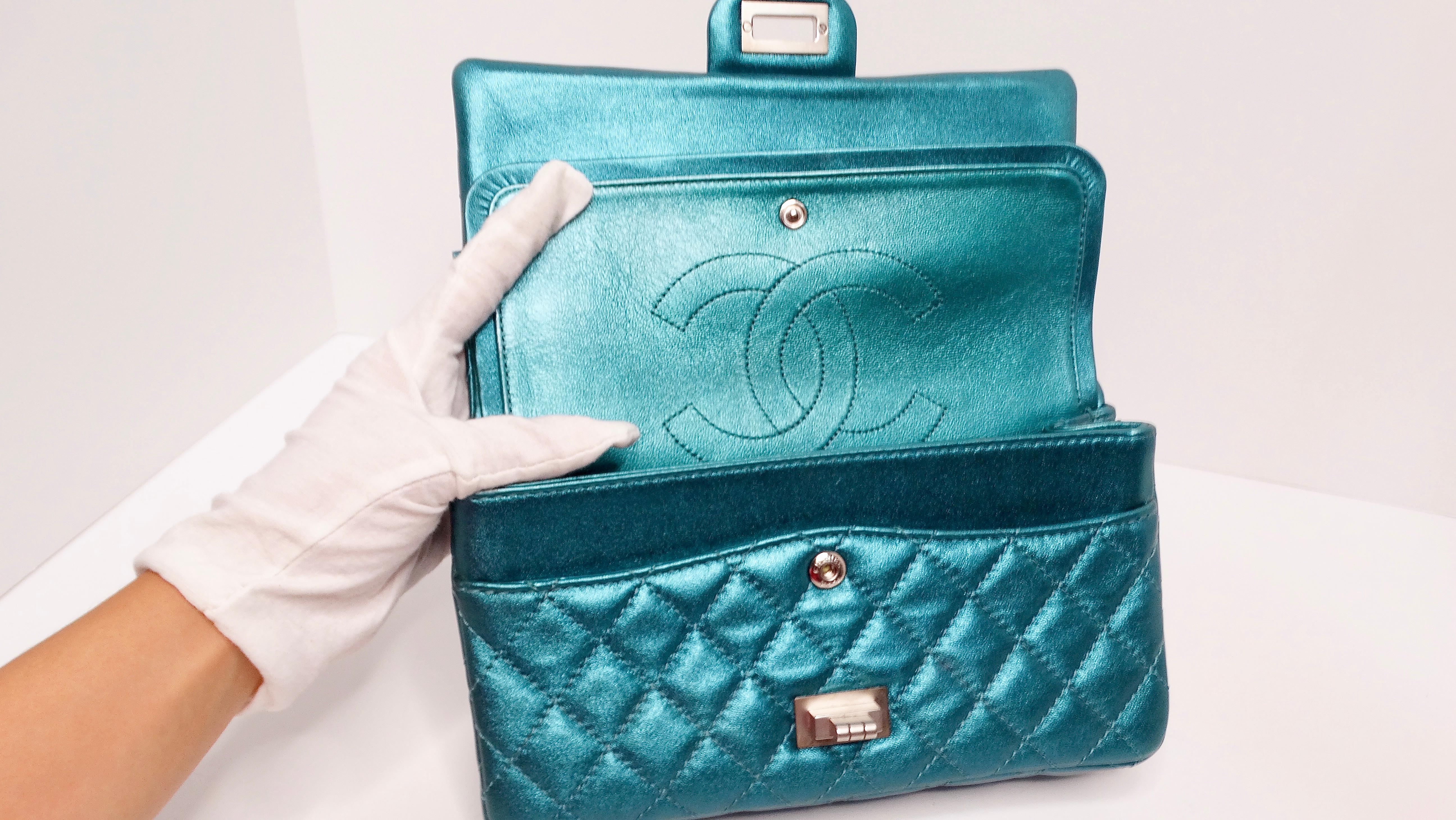 Women's Chanel 2008 Reissue 2.55 Mademoiselle Metallic Turquoise Leather Shoulder Bag For Sale
