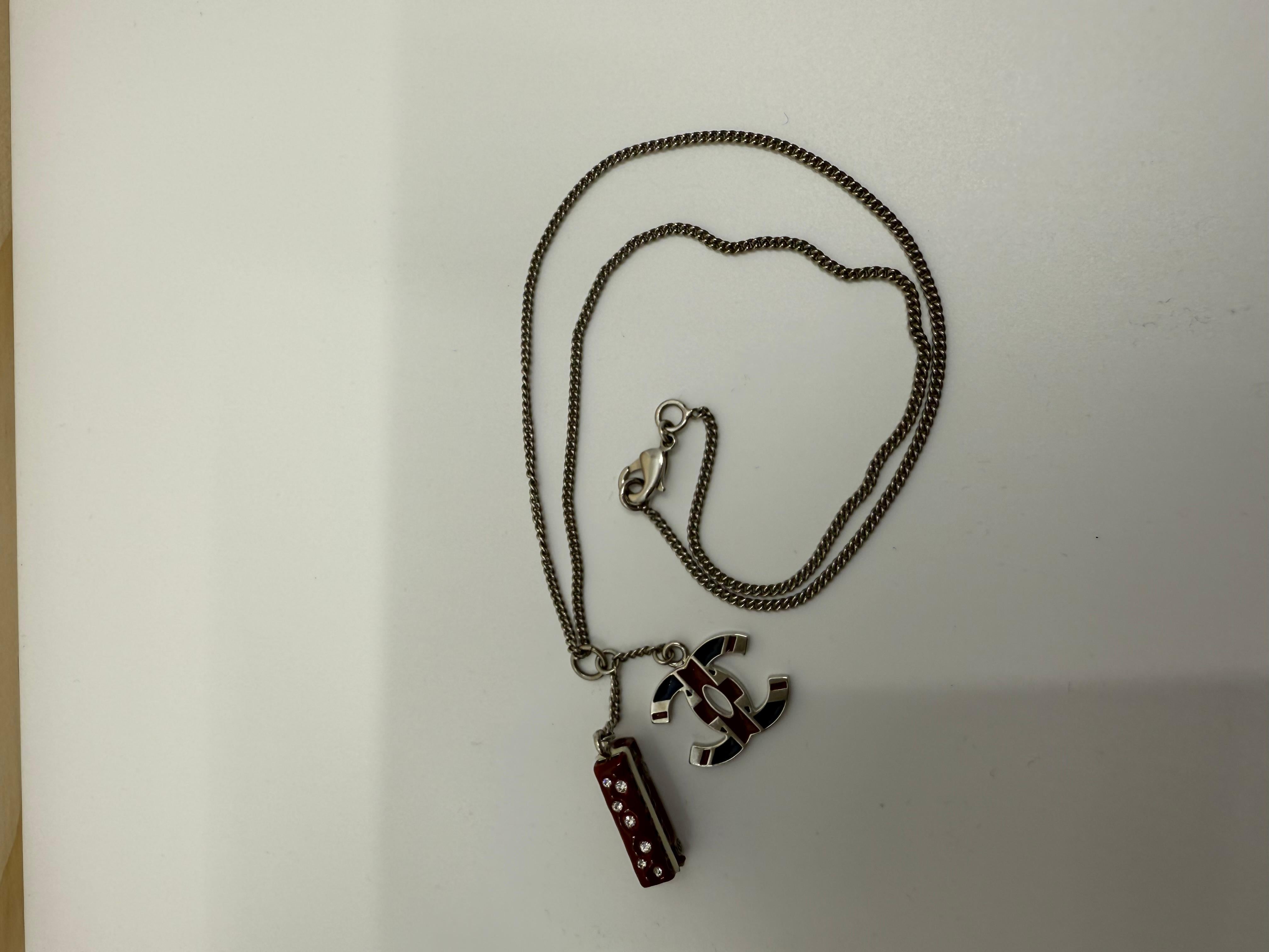 Collana Chanel 2008 Bandiera UK Bus Union Jack CC In condizioni buone in vendita a Rowland Heights, CA