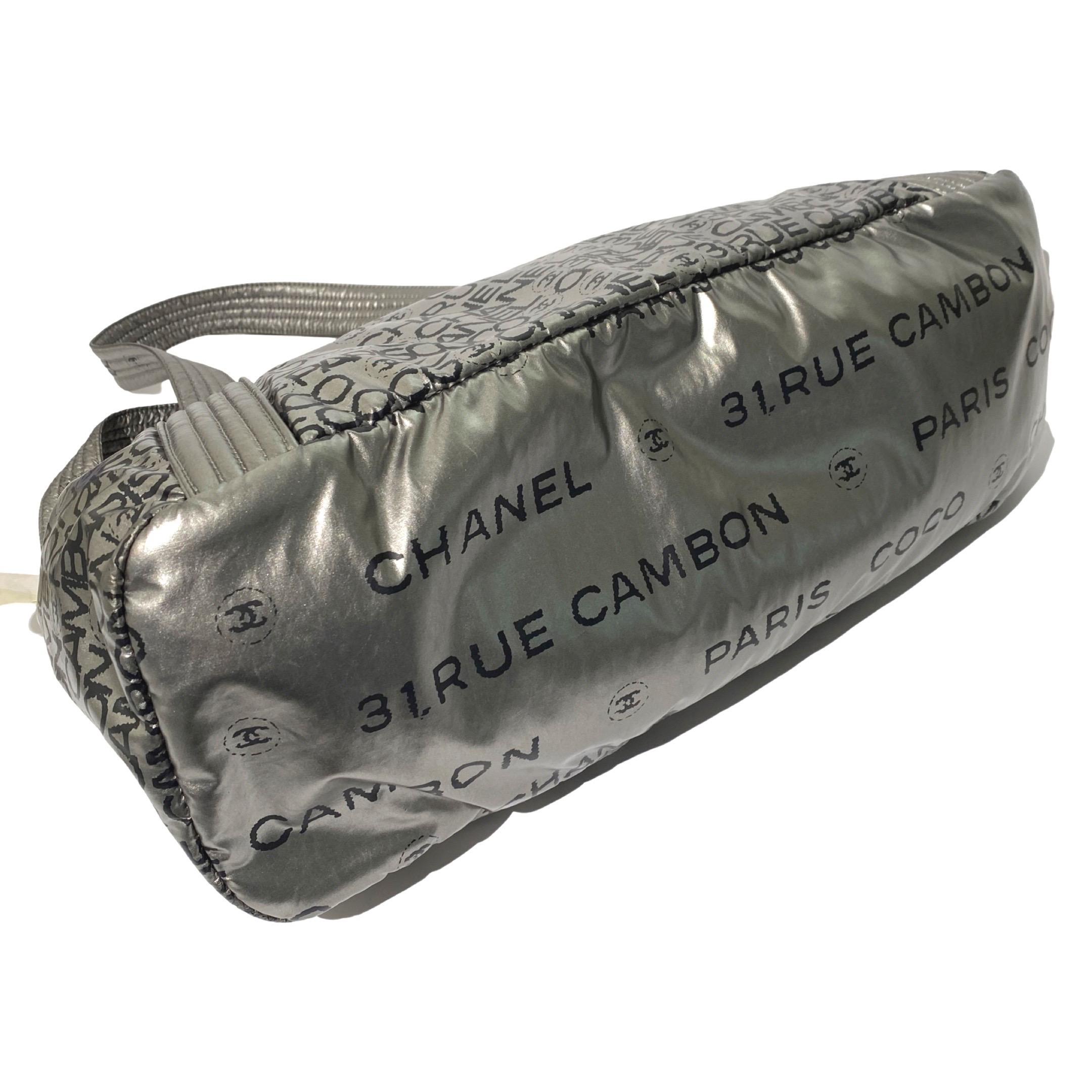 Chanel 2008 Unlimited Rue Cambon 32 Silber Bowlingtasche im Angebot 3